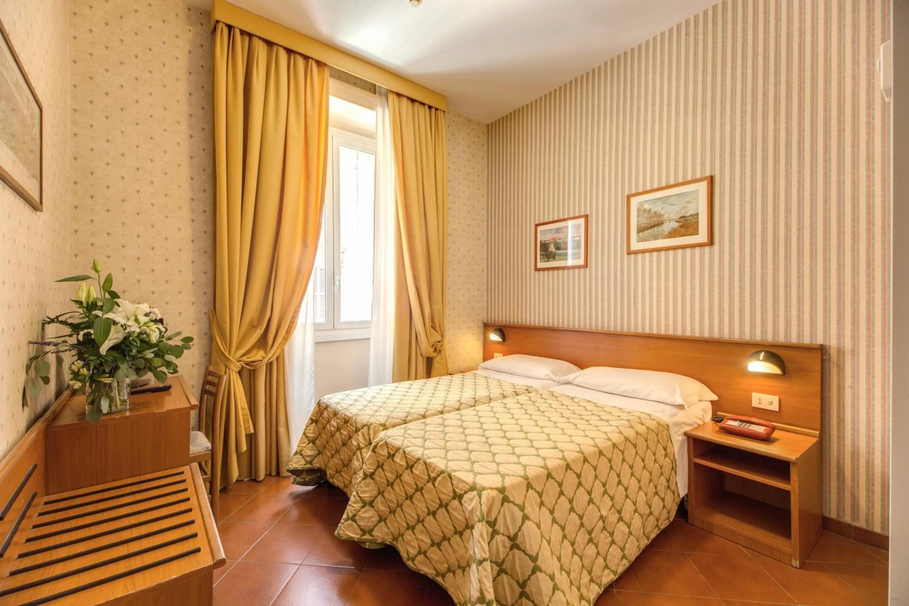 Photo of the whole room, Bed in Hotel Corona