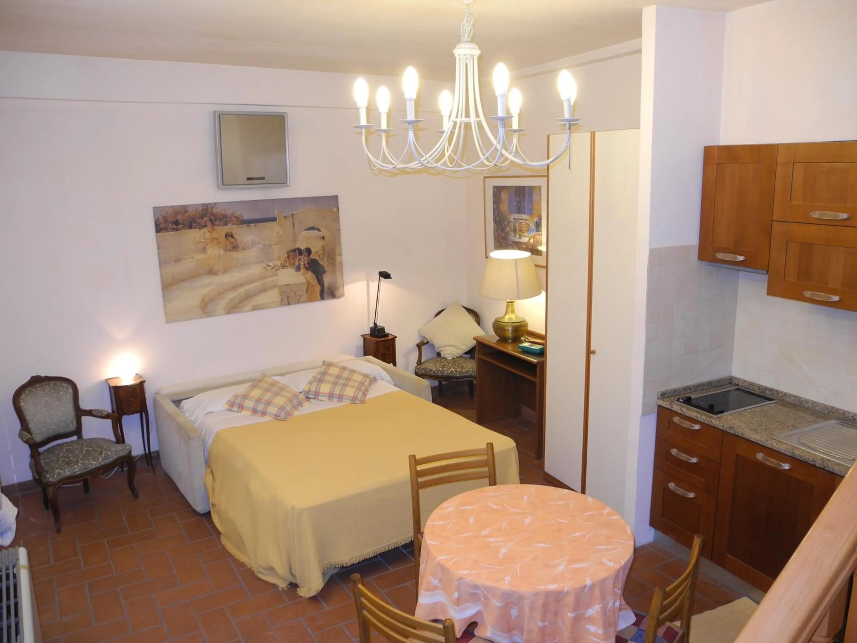 Kitchen or kitchenette, Bed in Hotel Corona