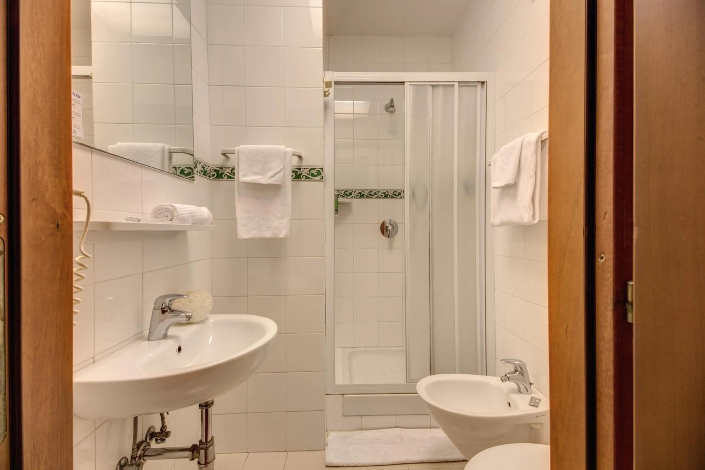 Shower in Hotel Corona