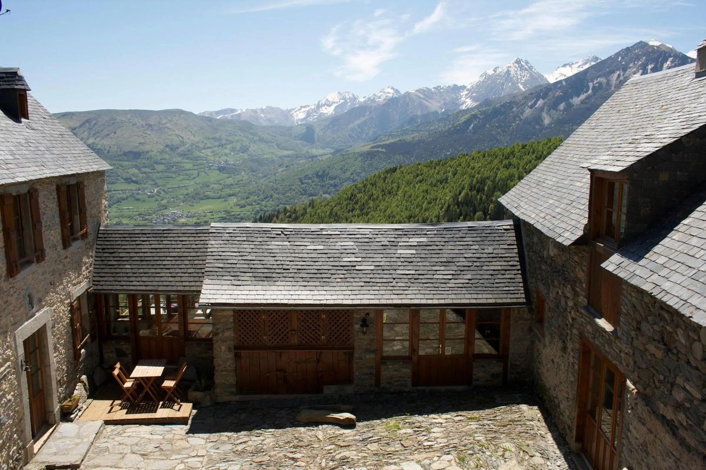 Mountain view in Ferme de Soulan, gîtes de charme