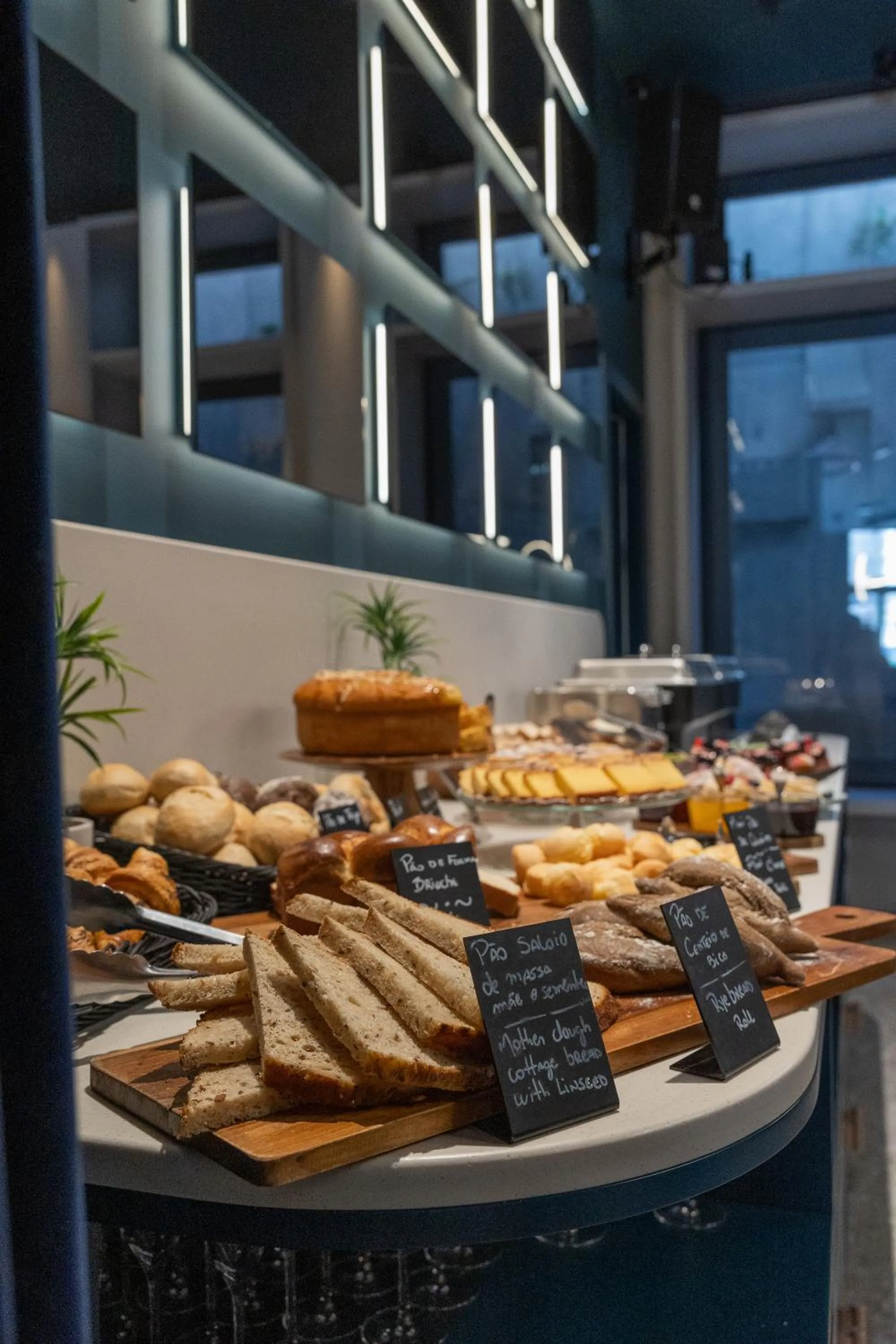 Buffet breakfast in Axis Porto Club Aliados