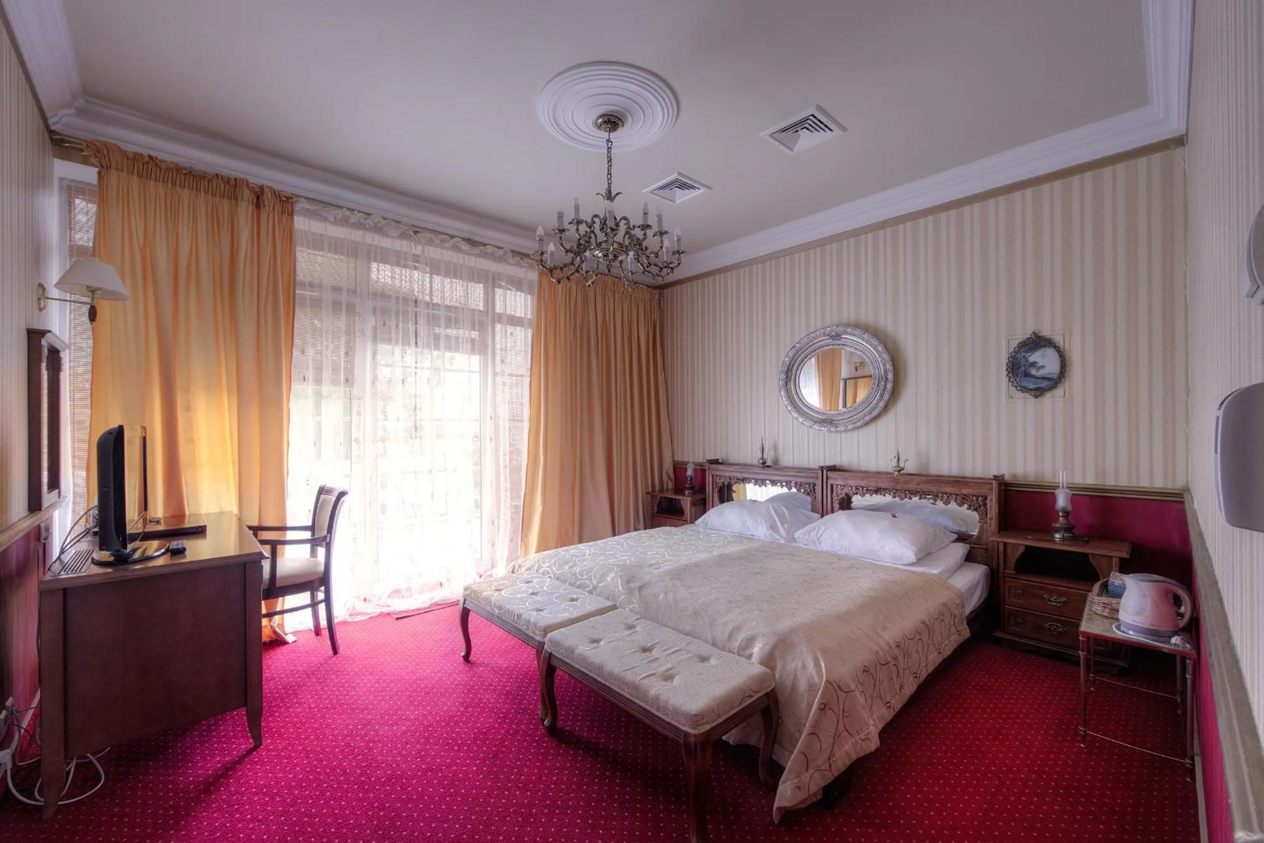 Photo of the whole room, Bed in Dworek Hetmanski