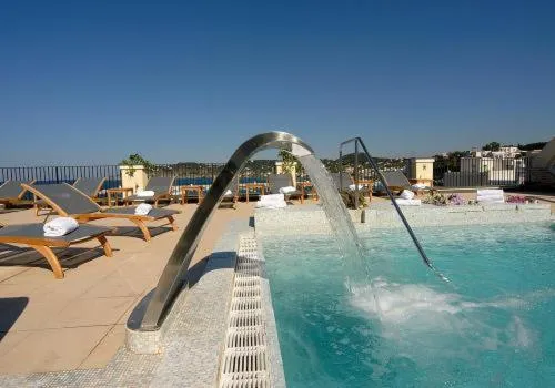 Swimming pool in Hotel Villa Carolina