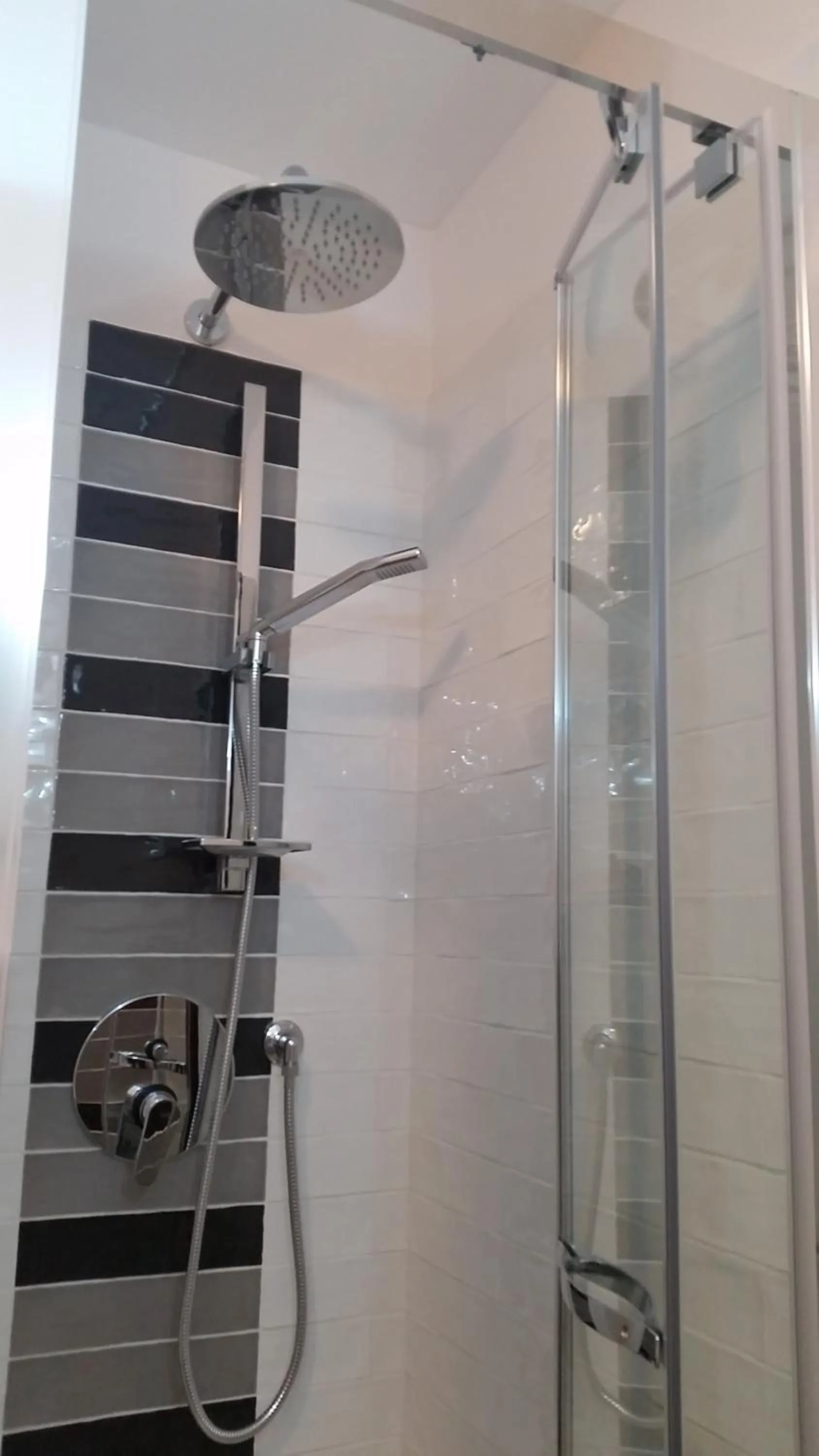 Shower in Hotel Ristorante Maga Circe