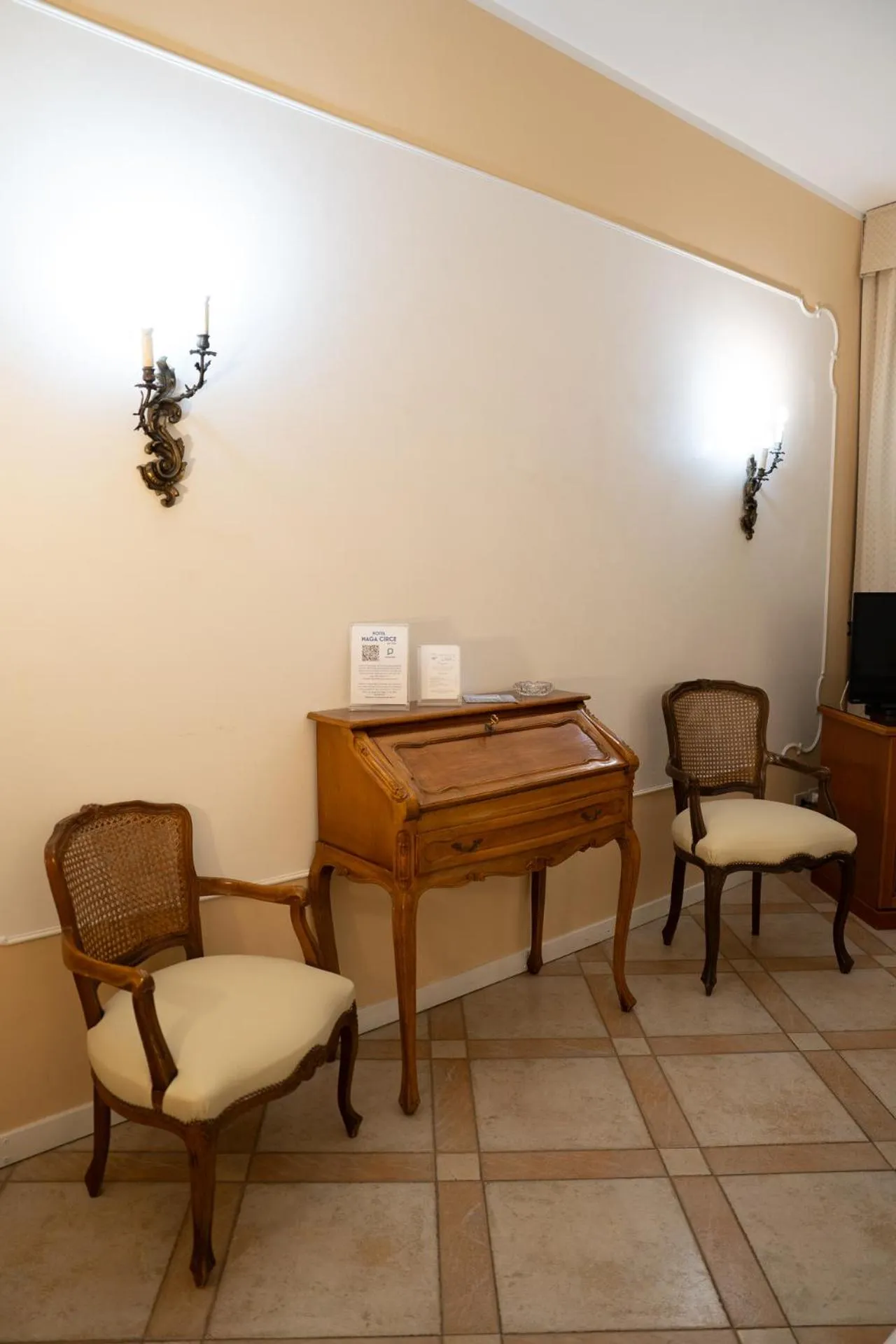 Living room in Hotel Ristorante Maga Circe