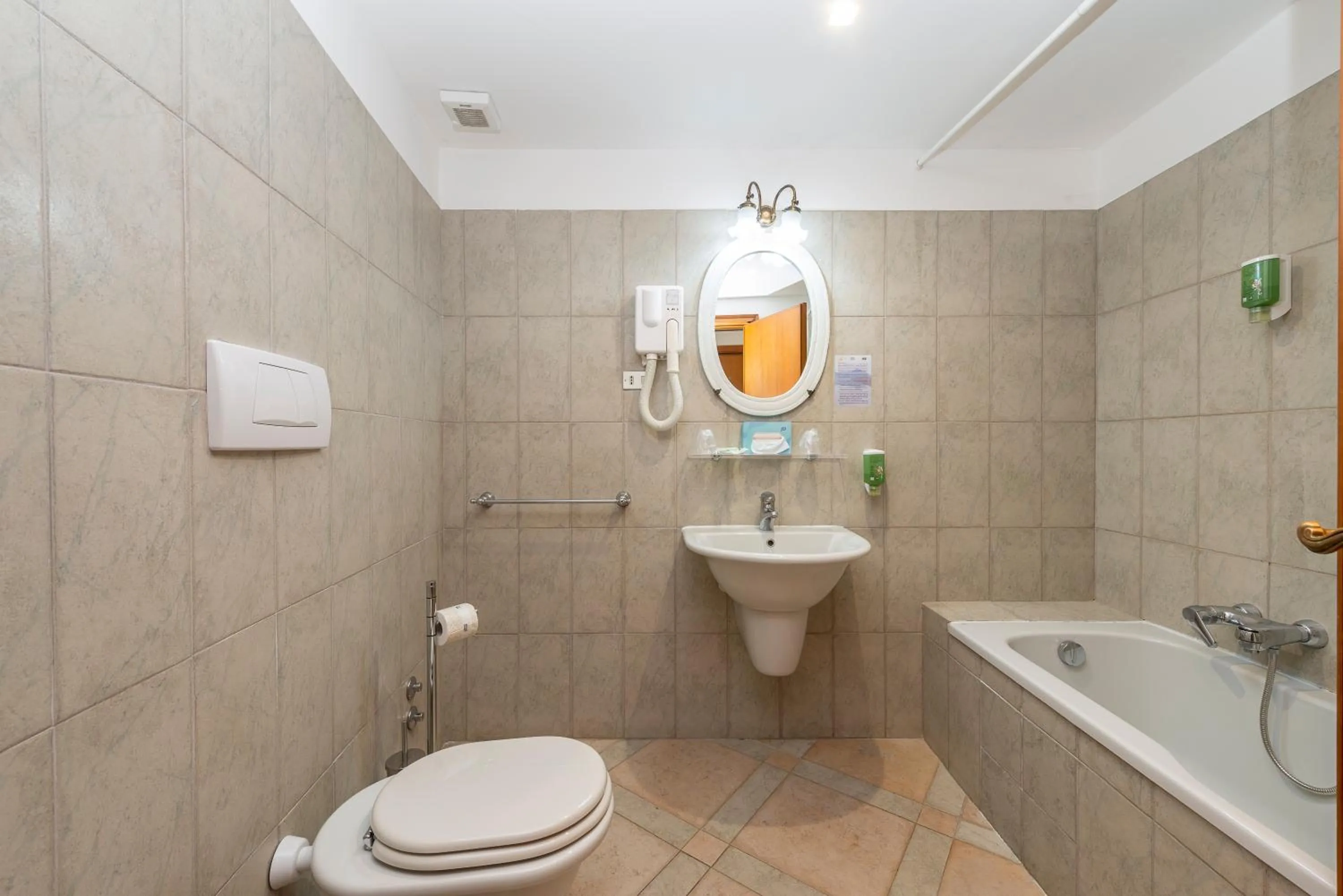 Bathroom in Hotel Ristorante Maga Circe