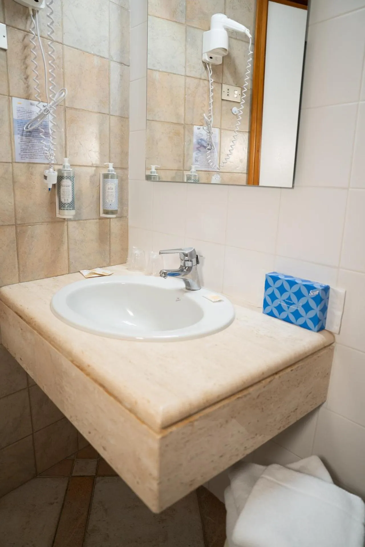 Bathroom in Hotel Ristorante Maga Circe