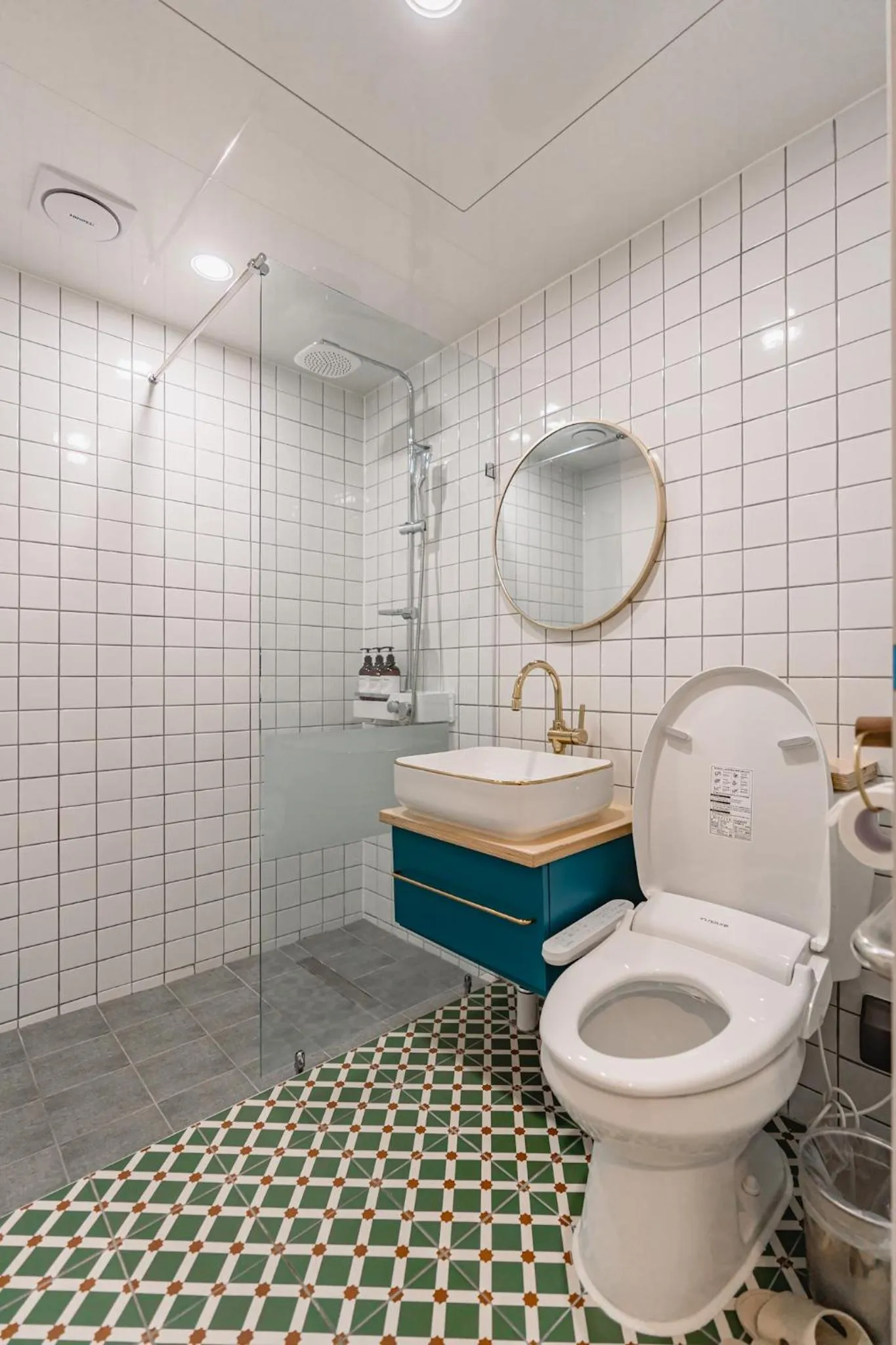 Shower in Cocoon Hotel