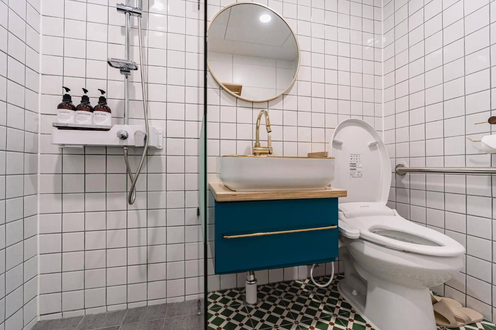 Shower in Cocoon Hotel