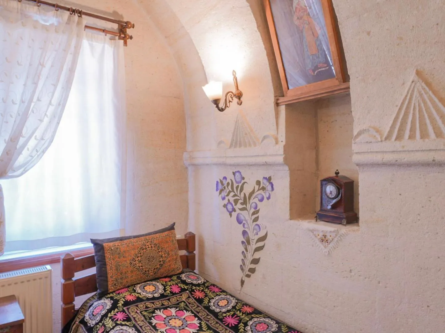 Bed in Kismet Cave House