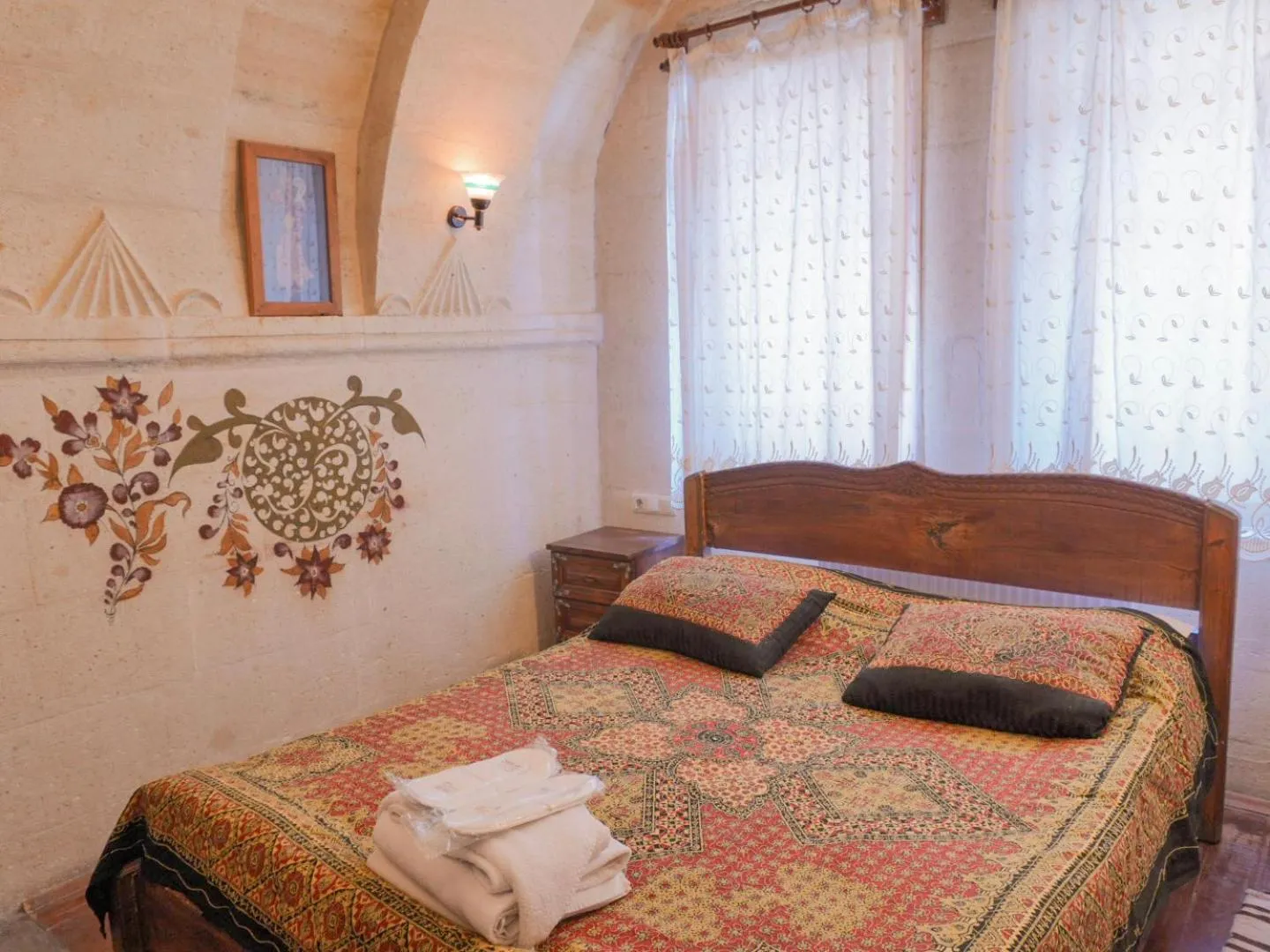 Bed in Kismet Cave House
