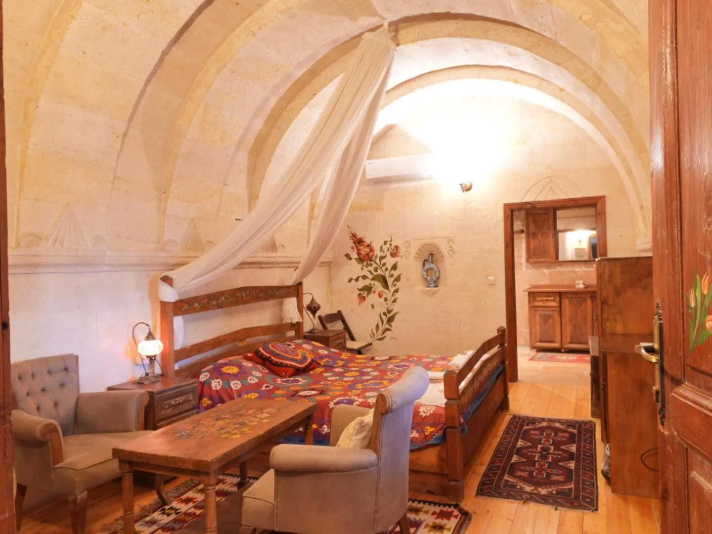 Bed in Kismet Cave House