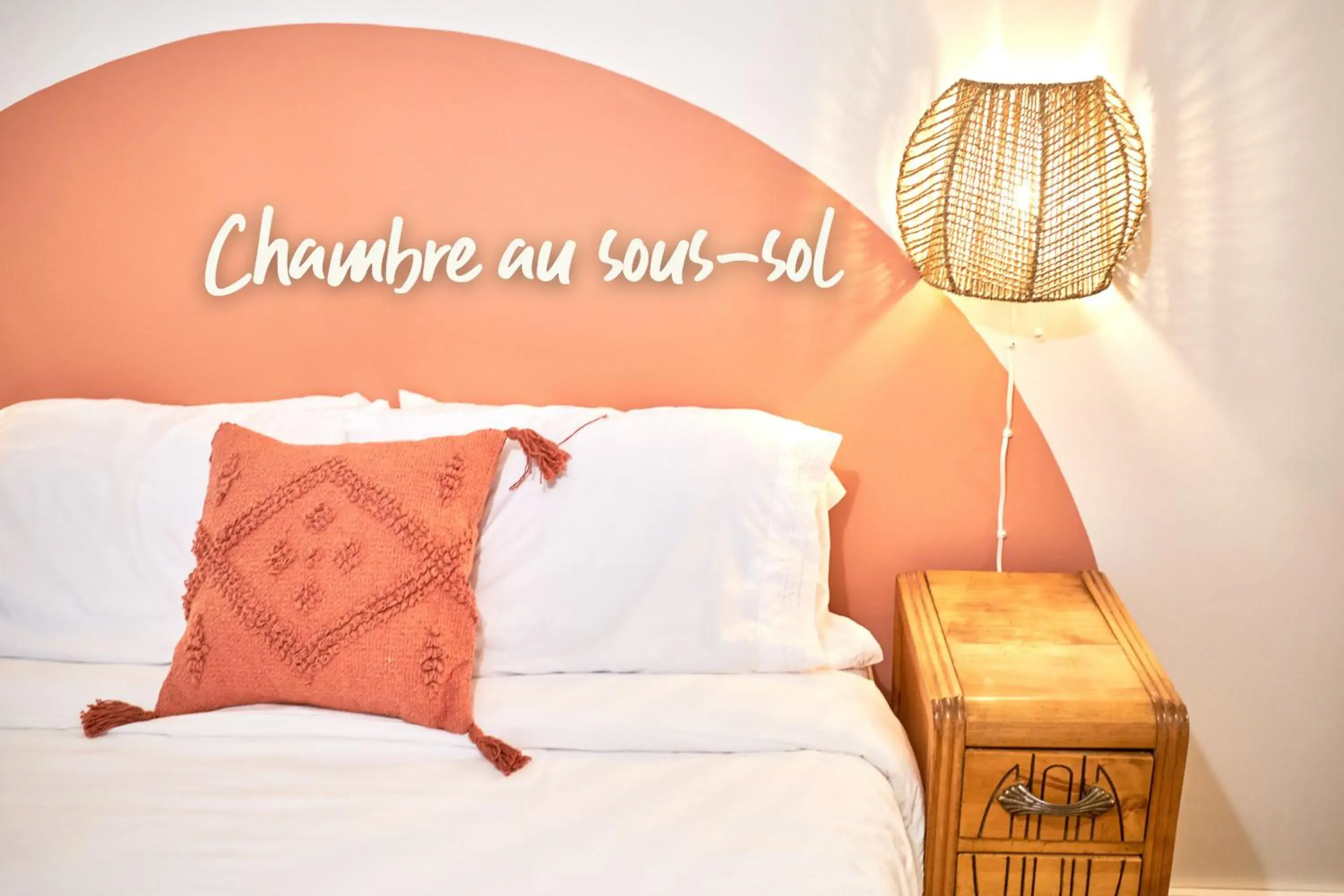 Small Double Room in AUBERGE DU DIMANCHE - Hotel - Fjord-du-Saguenay - l'Anse-Saint-Jean - Riviere-Eternite Small Double Room in AUBERGE DU DIMANCHE - Hotel - Fjord-du-Saguenay - l'Anse-Saint-Jean - Riviere-Eternite