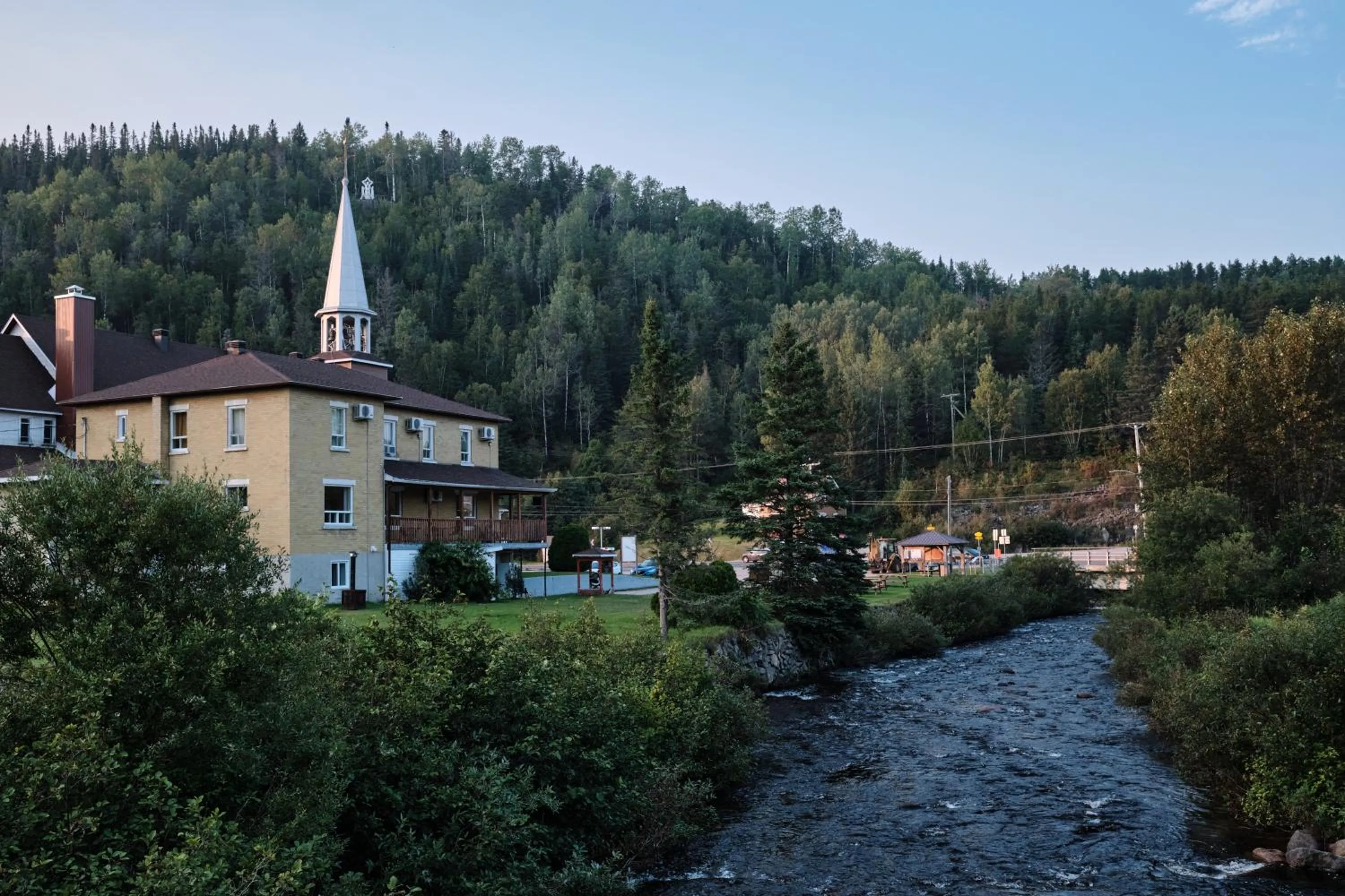 AUBERGE DU DIMANCHE - Hotel - Fjord-du-Saguenay - l'Anse-Saint-Jean - Riviere-Eternite