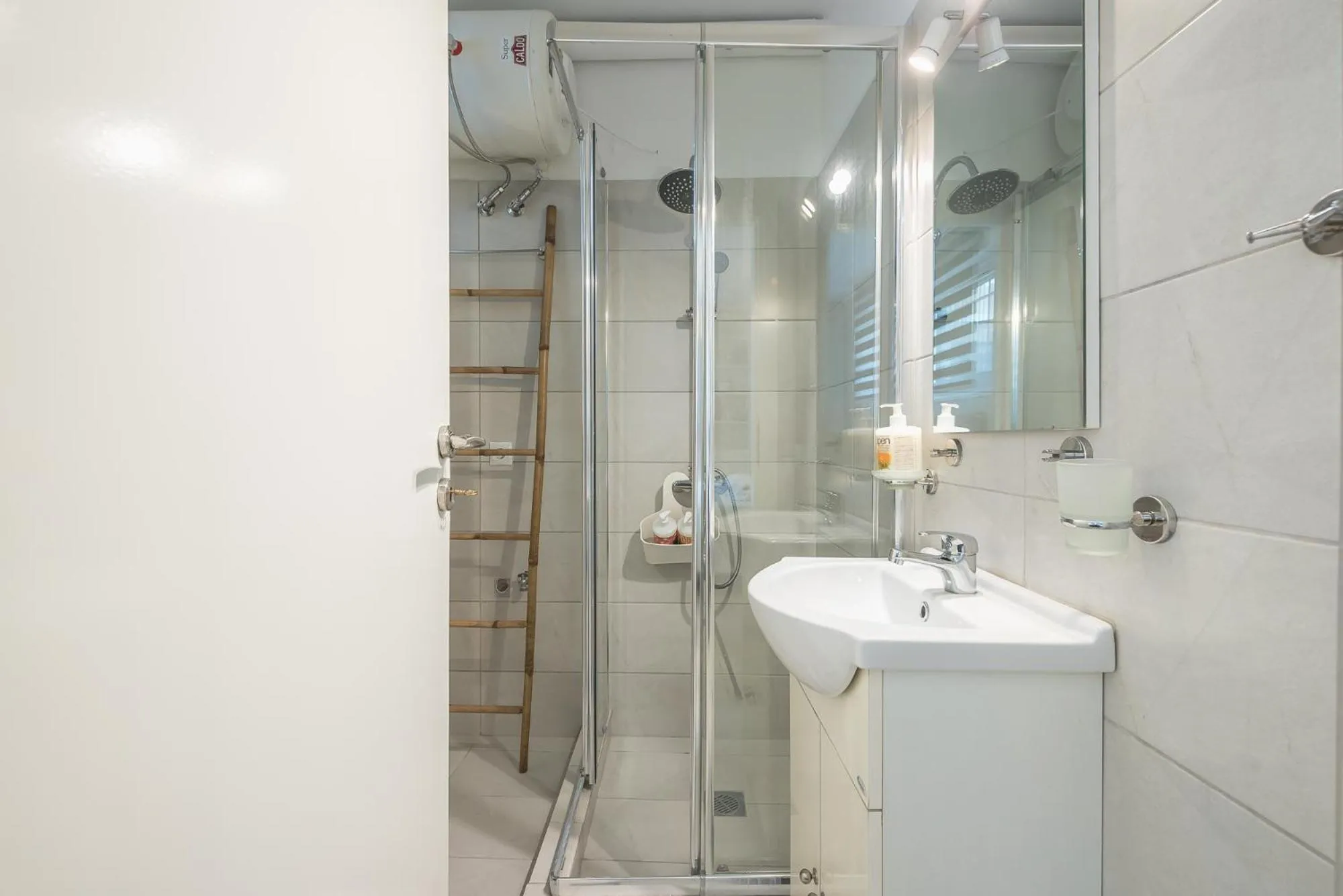 Bathroom in The Boutique Studio by CloudKeys