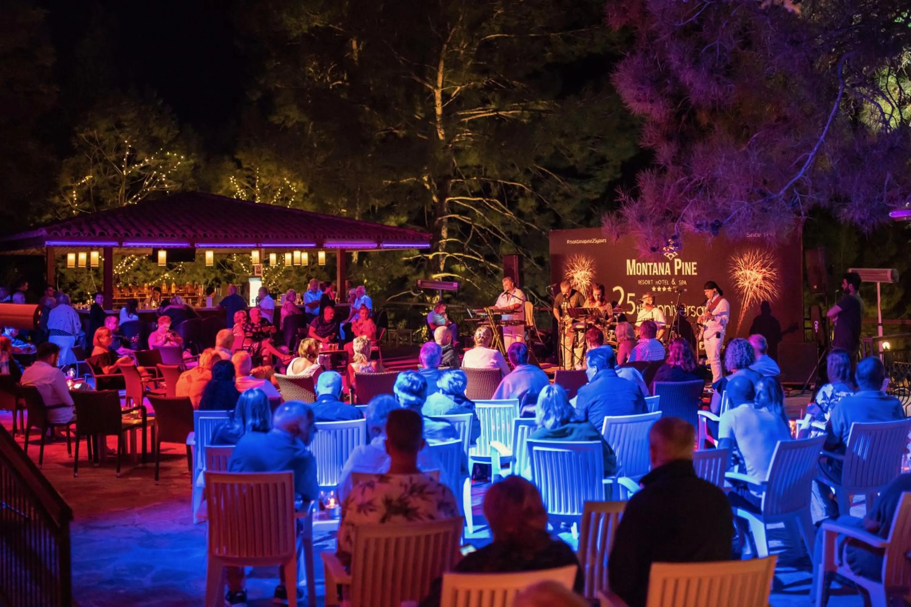 Evening entertainment in Montana Pine Resort - All Inclusive