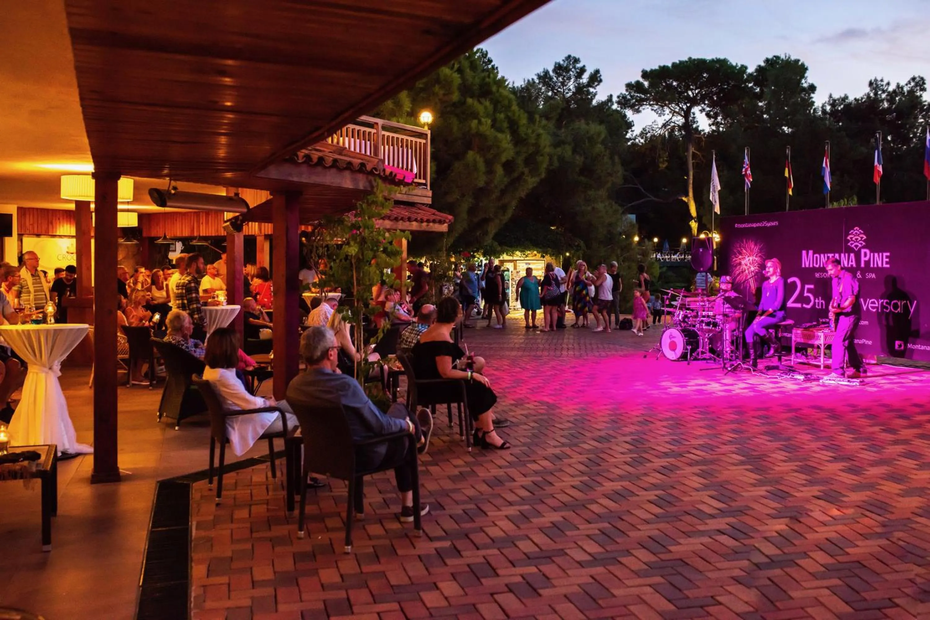 Evening entertainment in Montana Pine Resort - All Inclusive