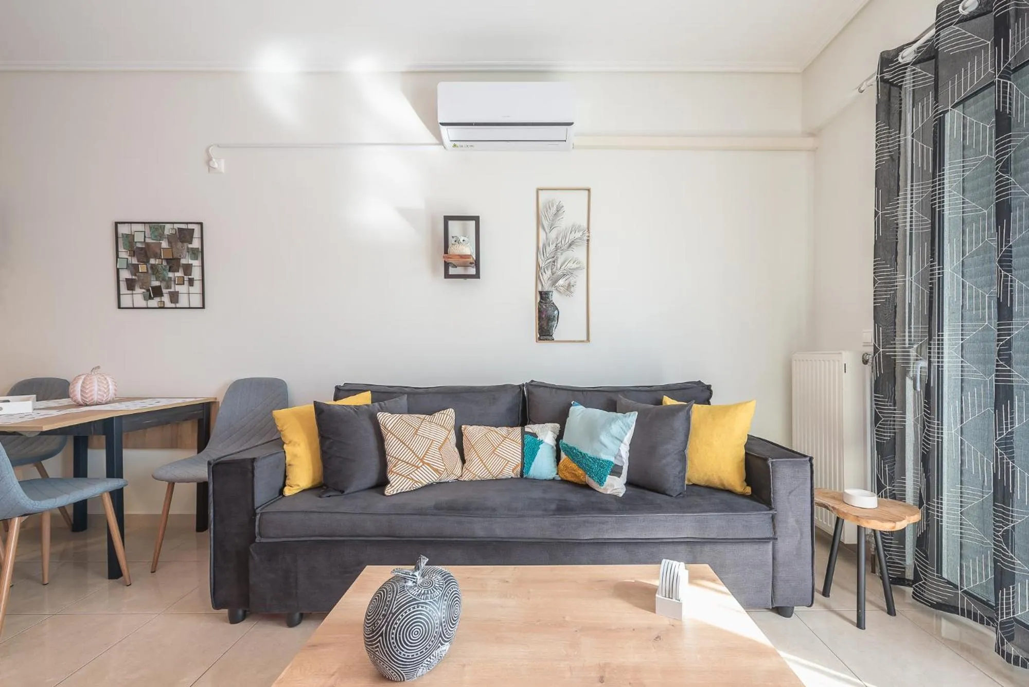 Living room in Elegant Home with Balcony by CloudKeys