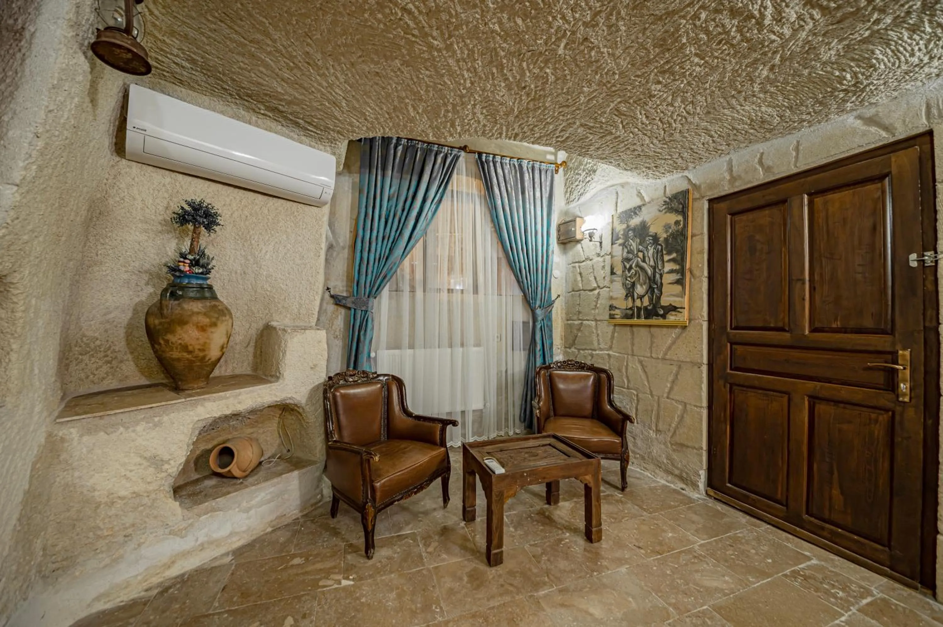 Seating area in Ascension Cave Suites - Special Class