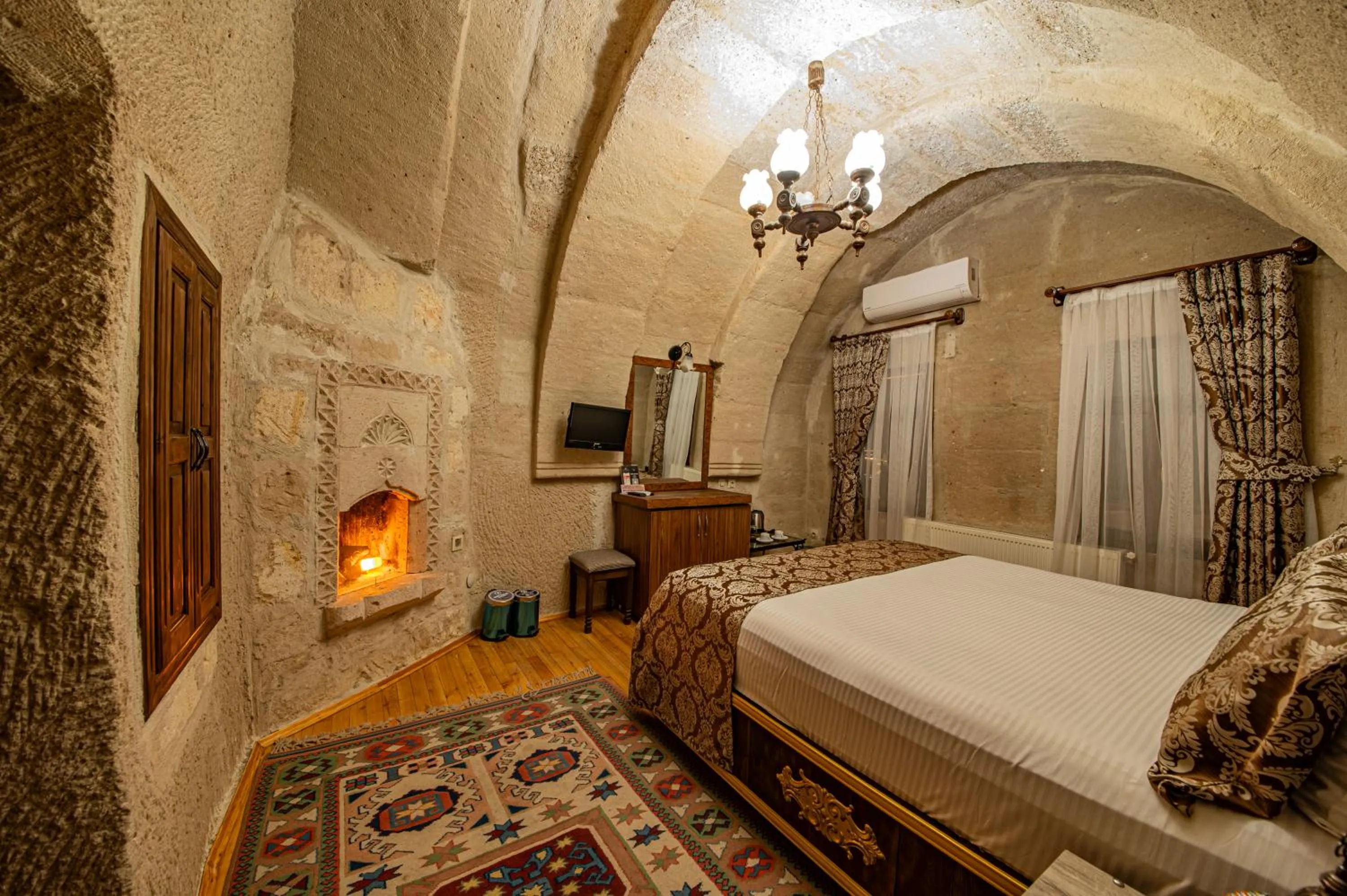 Photo of the whole room, Bed in Ascension Cave Suites - Special Class
