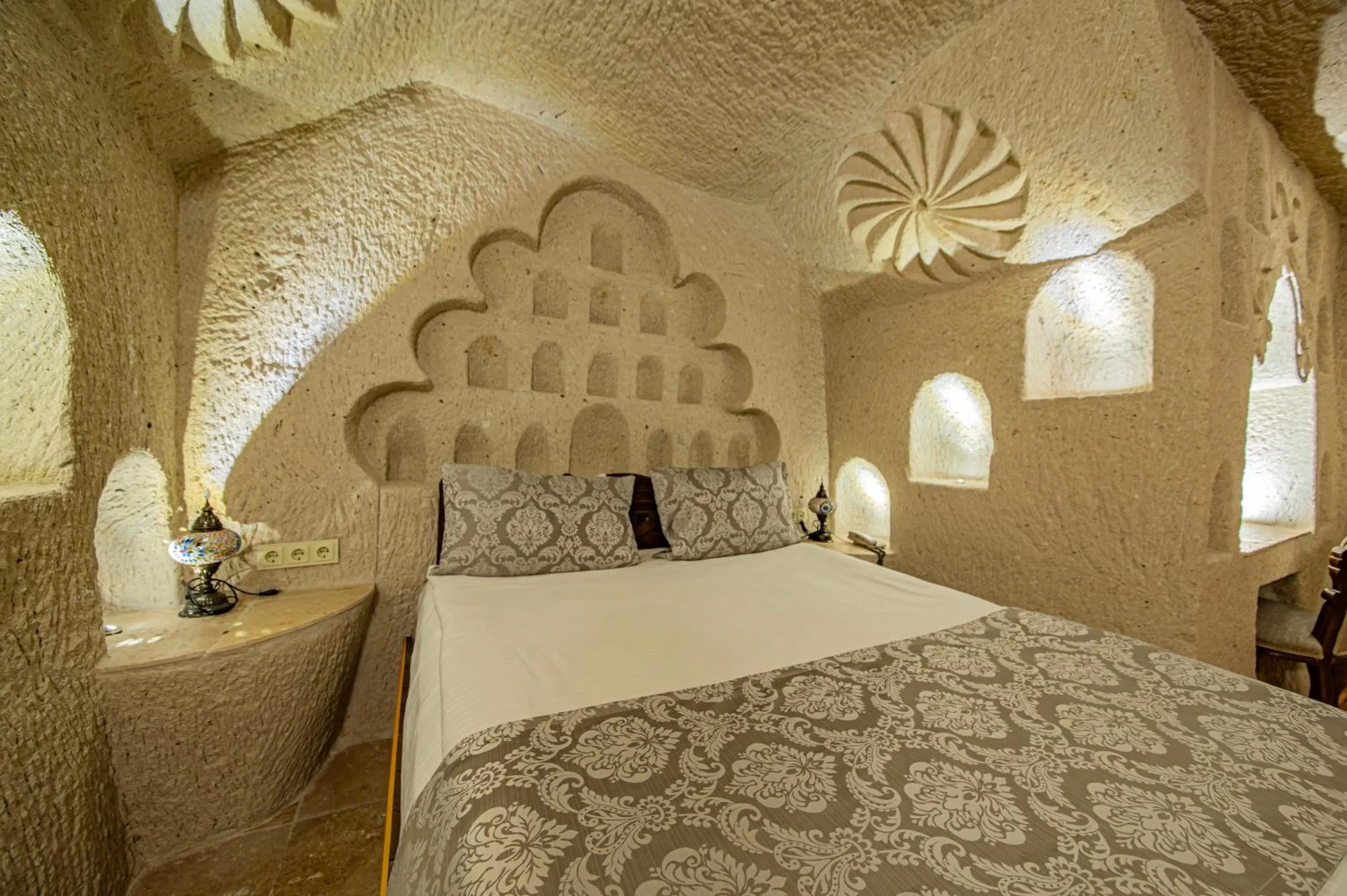 Photo of the whole room, Bed in Ascension Cave Suites - Special Class