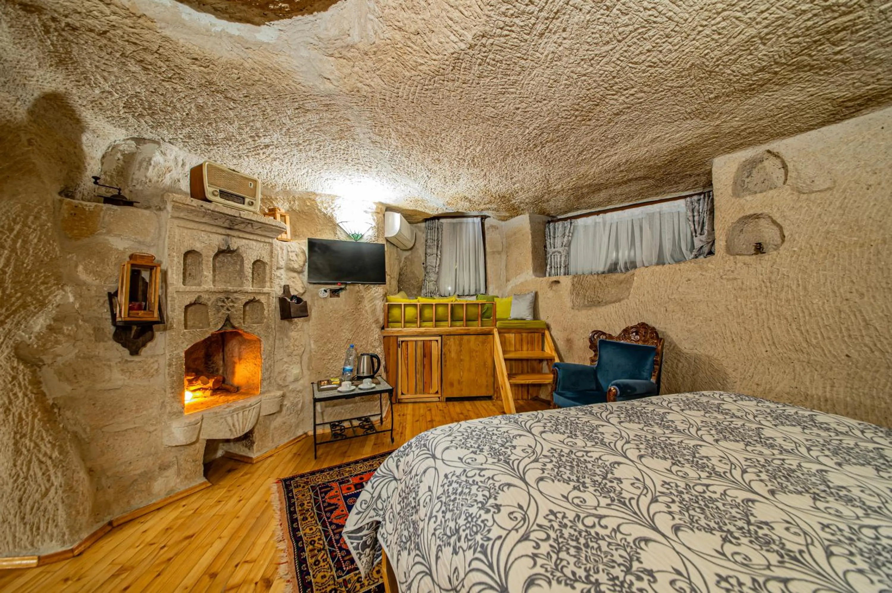 Photo of the whole room, Bed in Ascension Cave Suites - Special Class