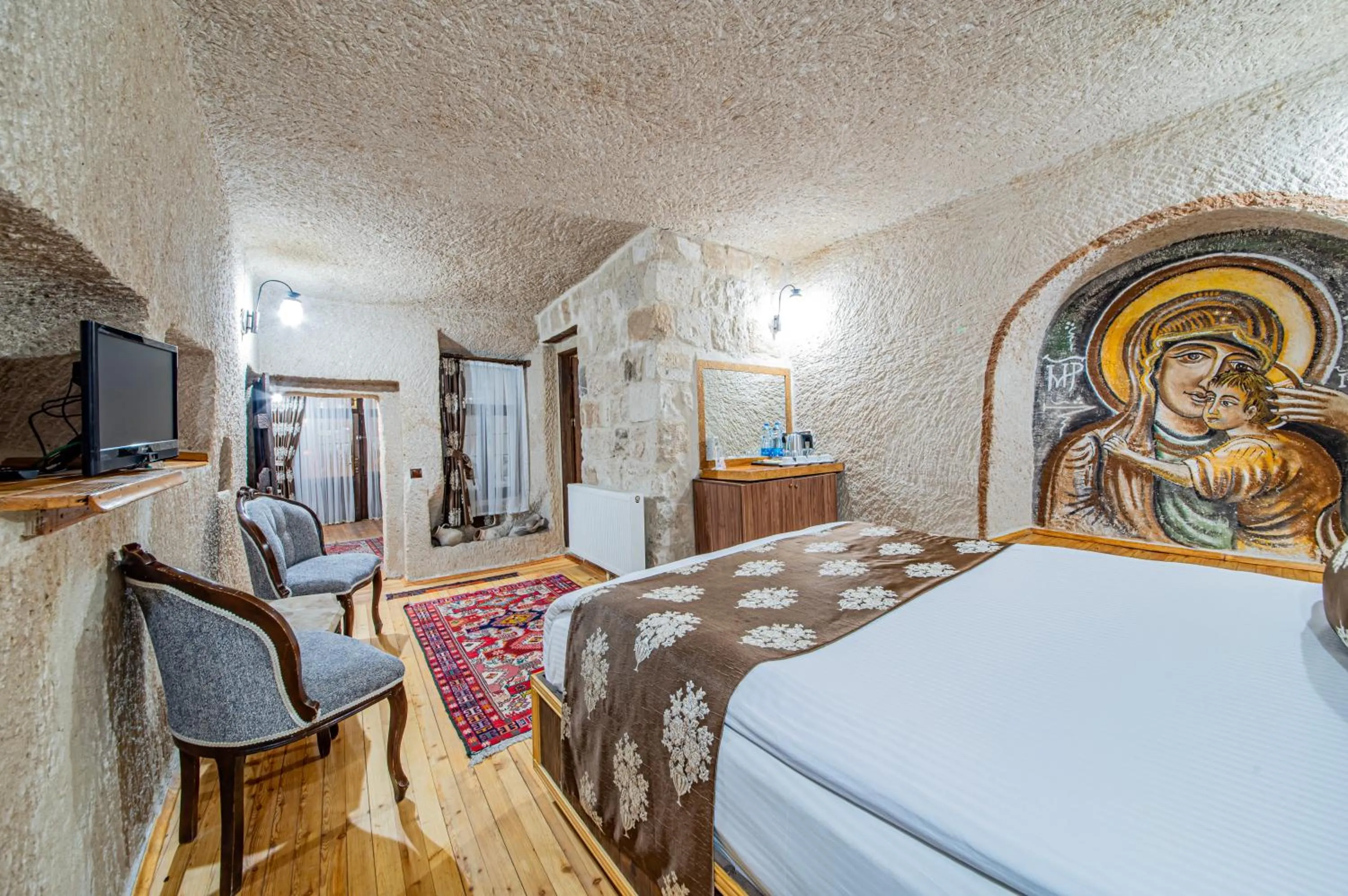 Photo of the whole room, Bed in Ascension Cave Suites - Special Class