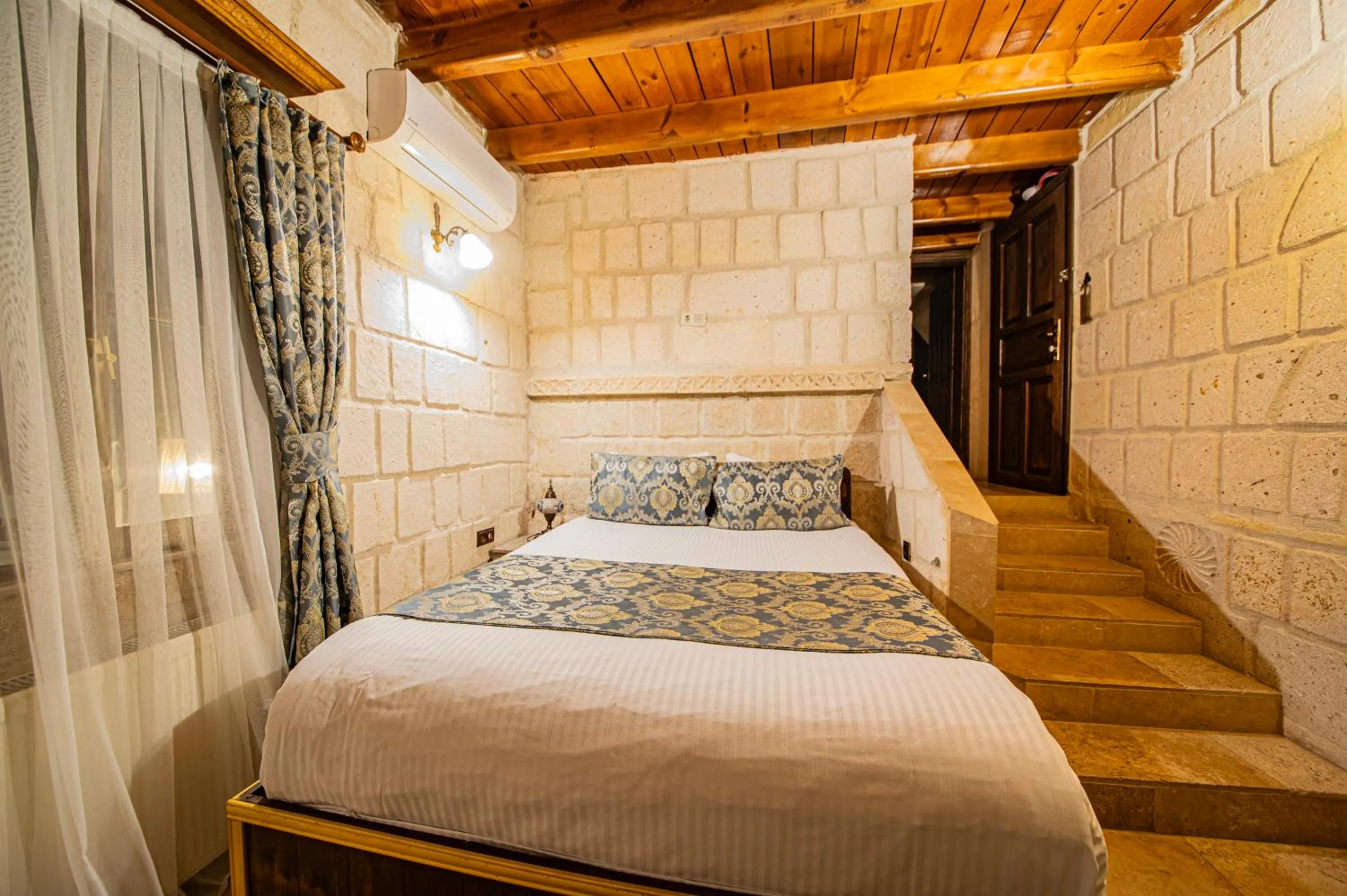 Photo of the whole room, Bed in Ascension Cave Suites - Special Class