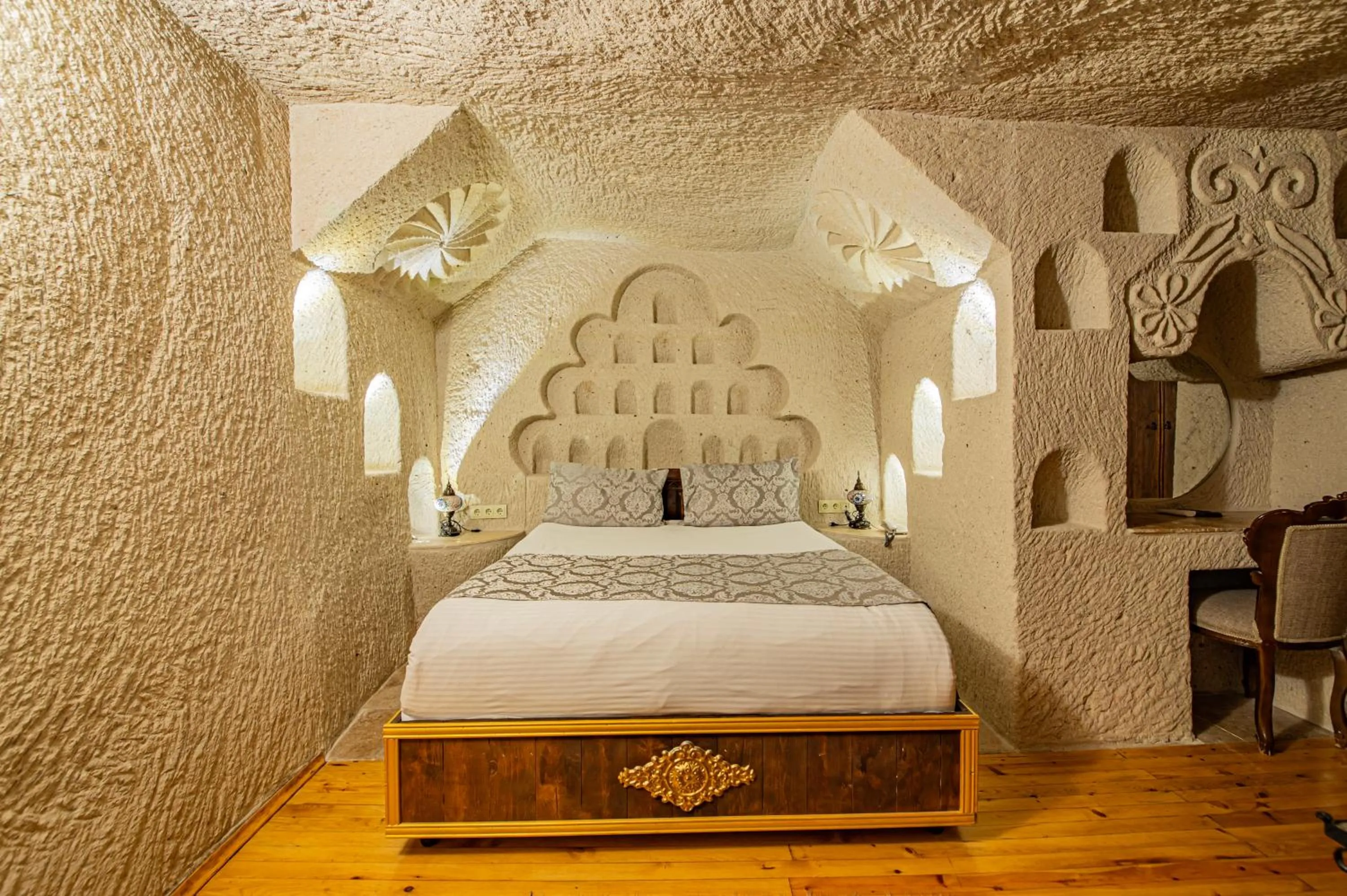 Photo of the whole room, Bed in Ascension Cave Suites - Special Class