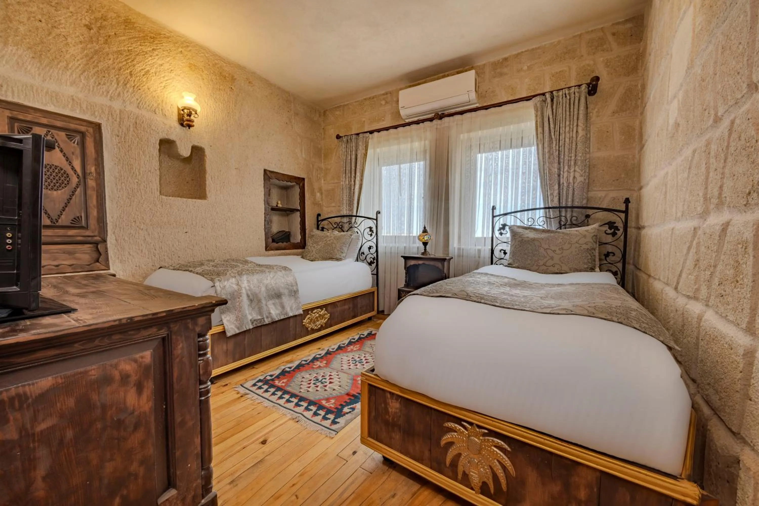 Deluxe Twin Room in Ascension Cave Suites - Special Class