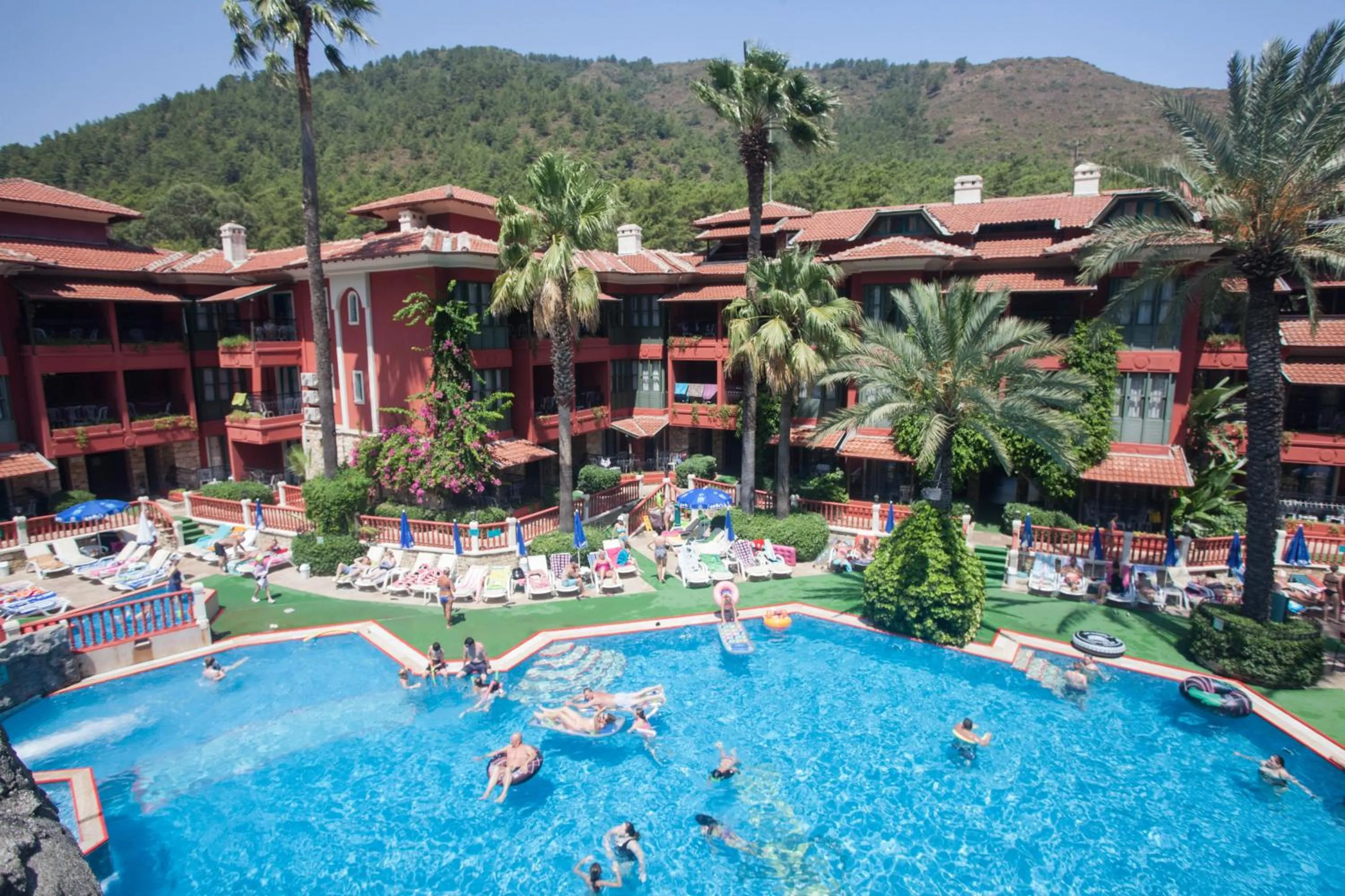 Day in Grand Aquarium