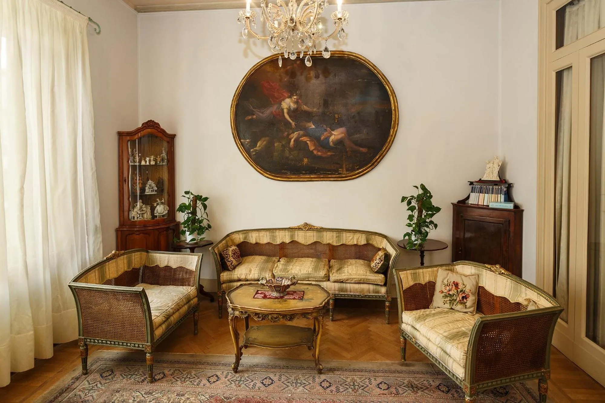 Communal lounge/ TV room in Hotel Villa Maria