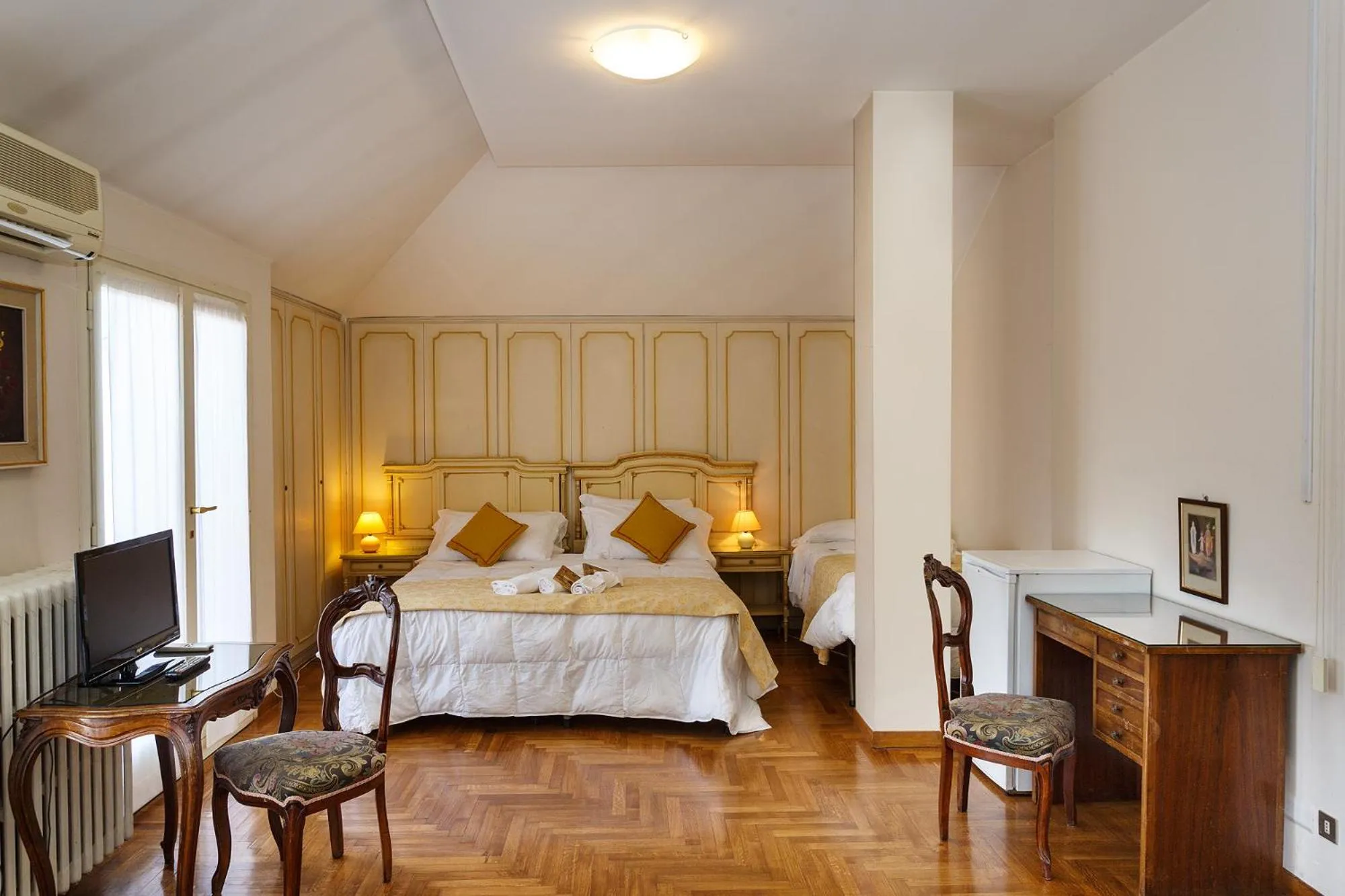 Photo of the whole room, Bed in Hotel Villa Maria
