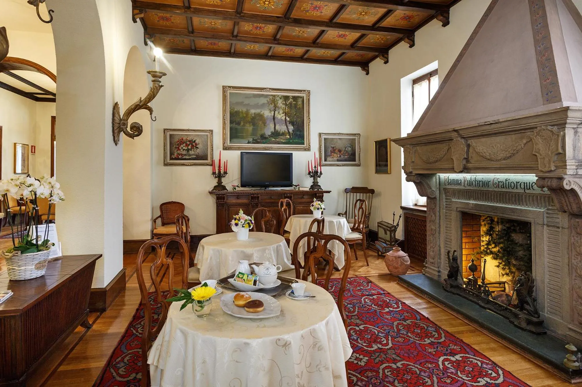 Library in Hotel Villa Maria