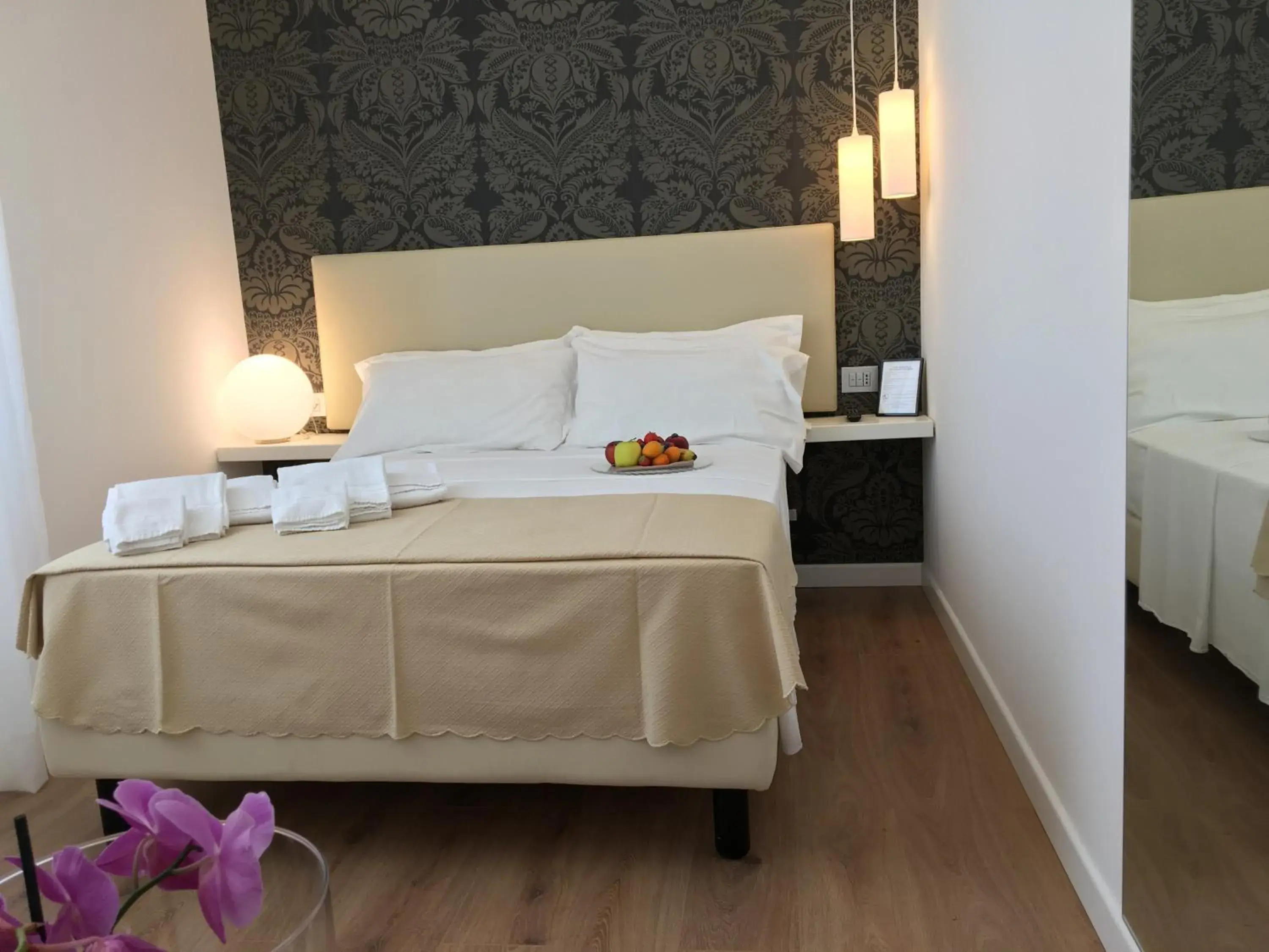 Queen Room in Sanremo Luxury Suites Queen Room in Sanremo Luxury Suites