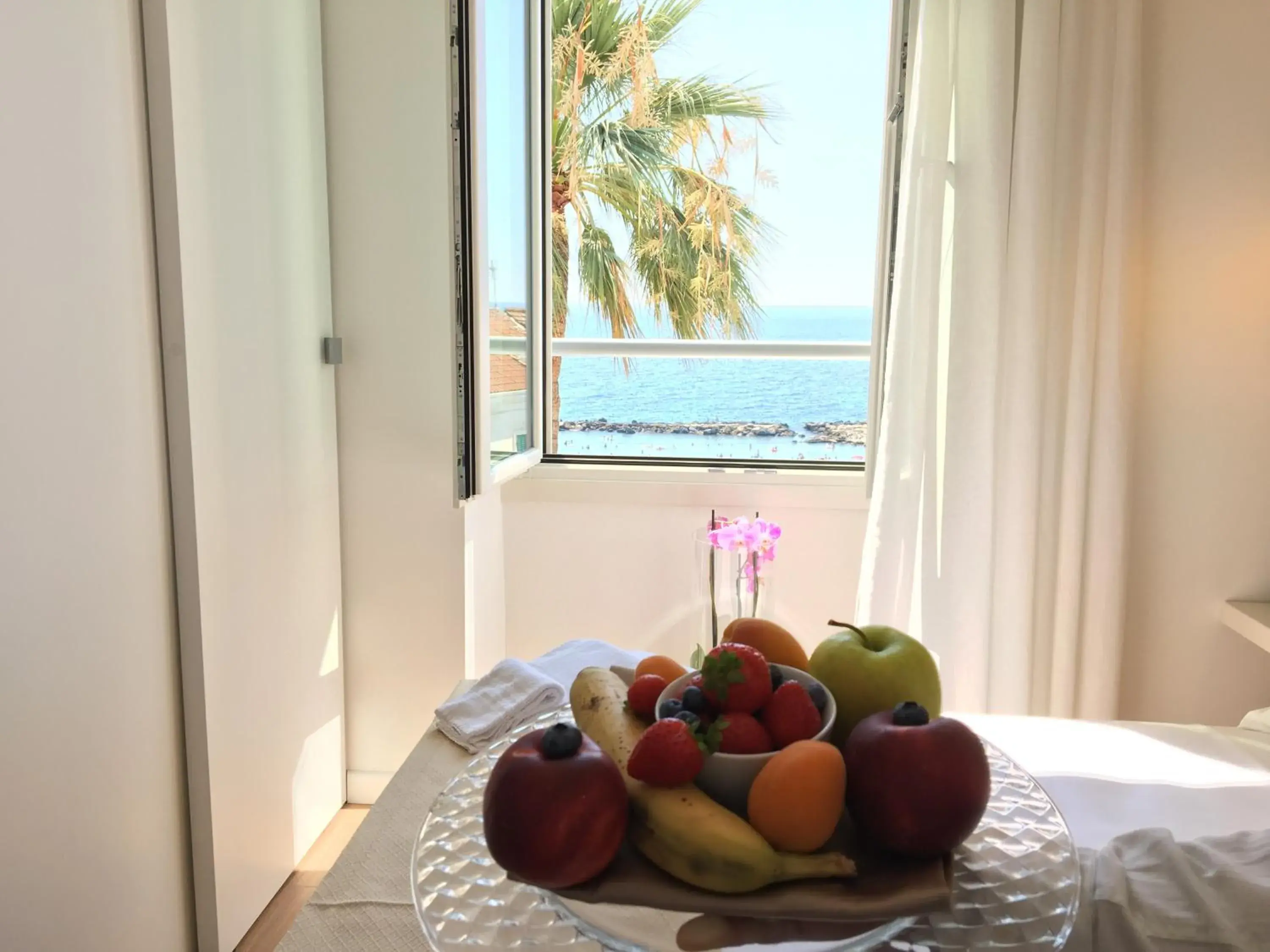 Queen Room with Sea View in Sanremo Luxury Suites Queen Room with Sea View in Sanremo Luxury Suites