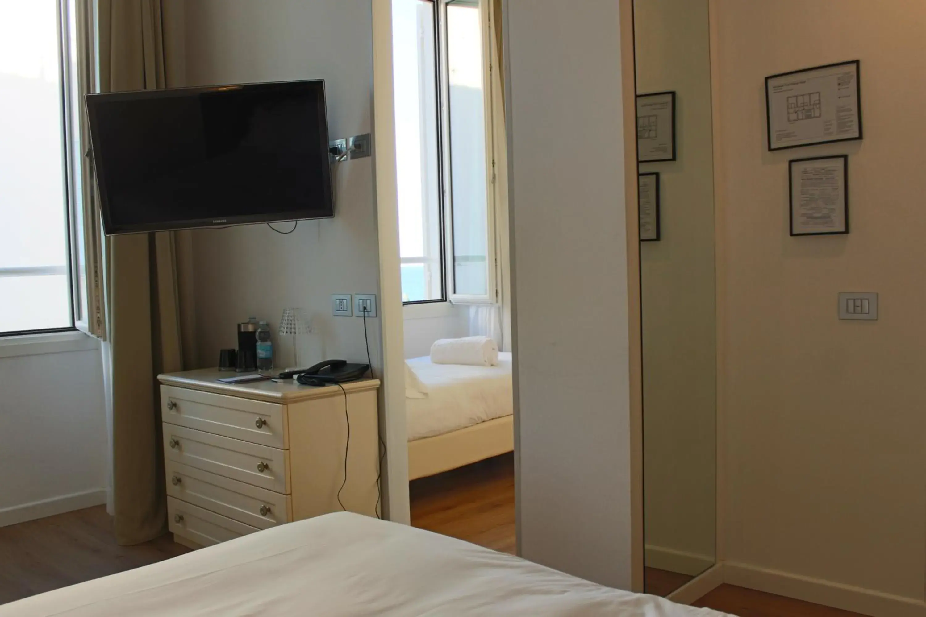 Comfort Triple Room in Sanremo Luxury Suites Comfort Triple Room in Sanremo Luxury Suites