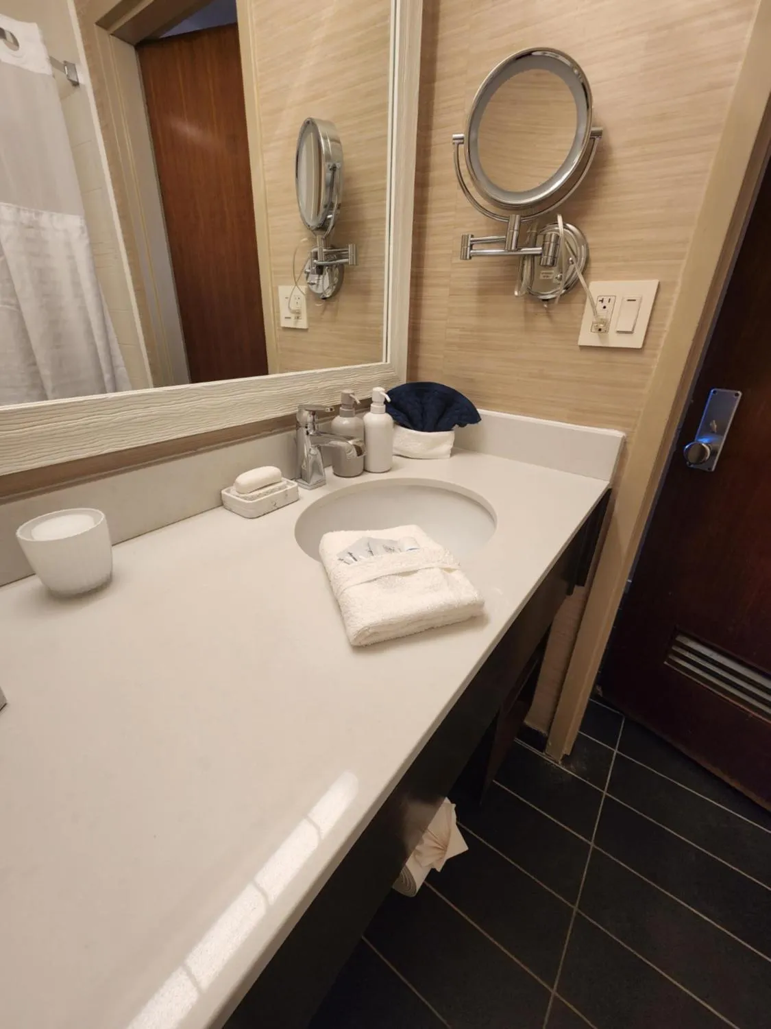 Illinois Beach Hotel