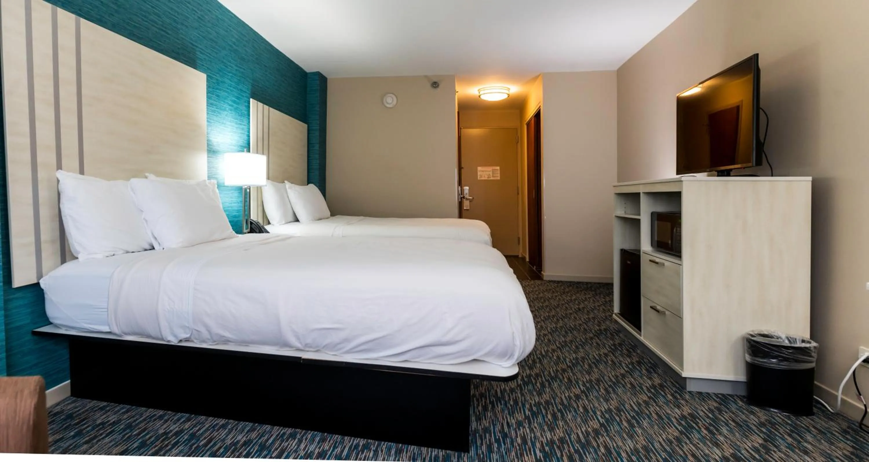 Bed in Illinois Beach Hotel