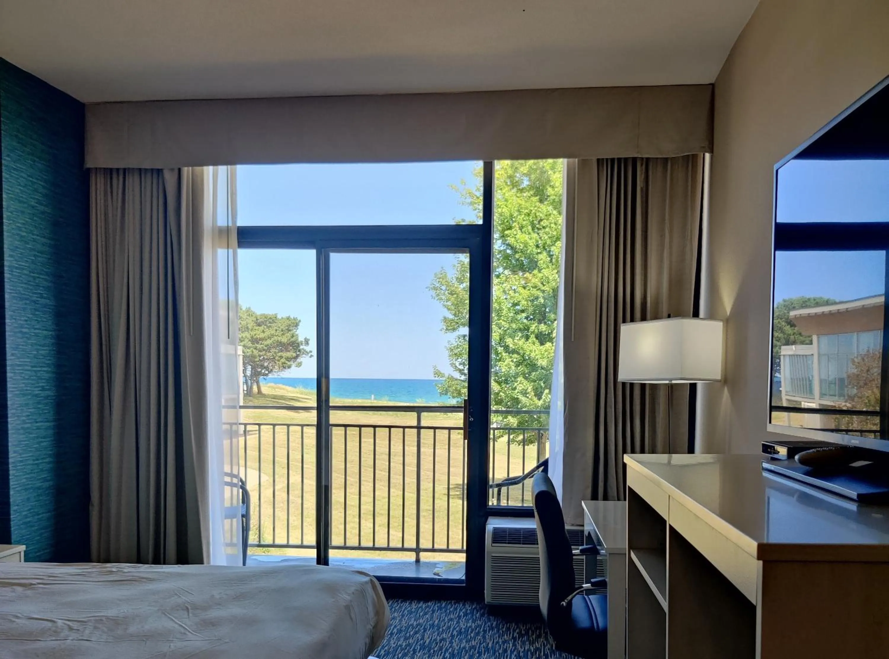 Bed in Illinois Beach Hotel