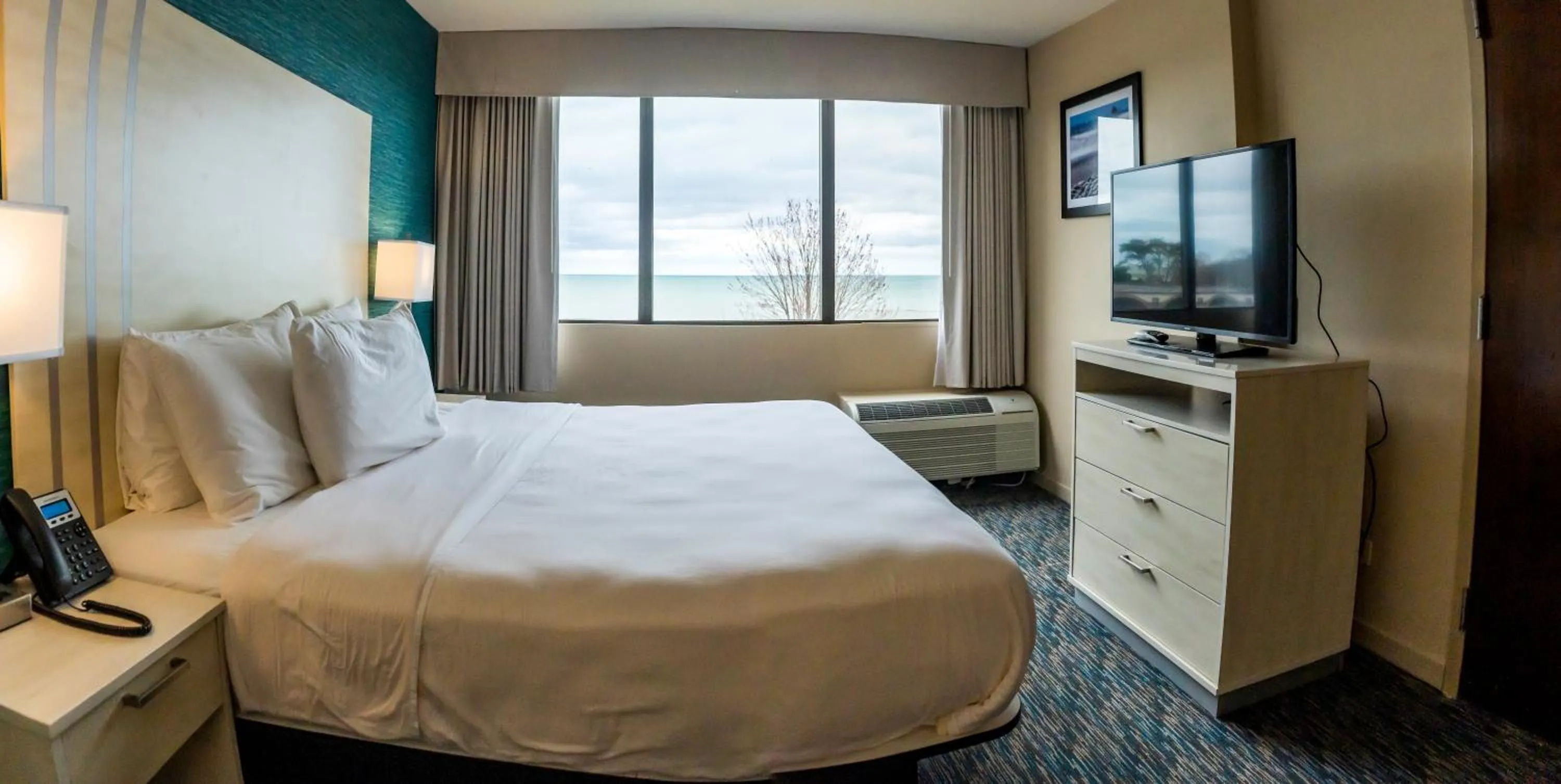 Bed in Illinois Beach Hotel