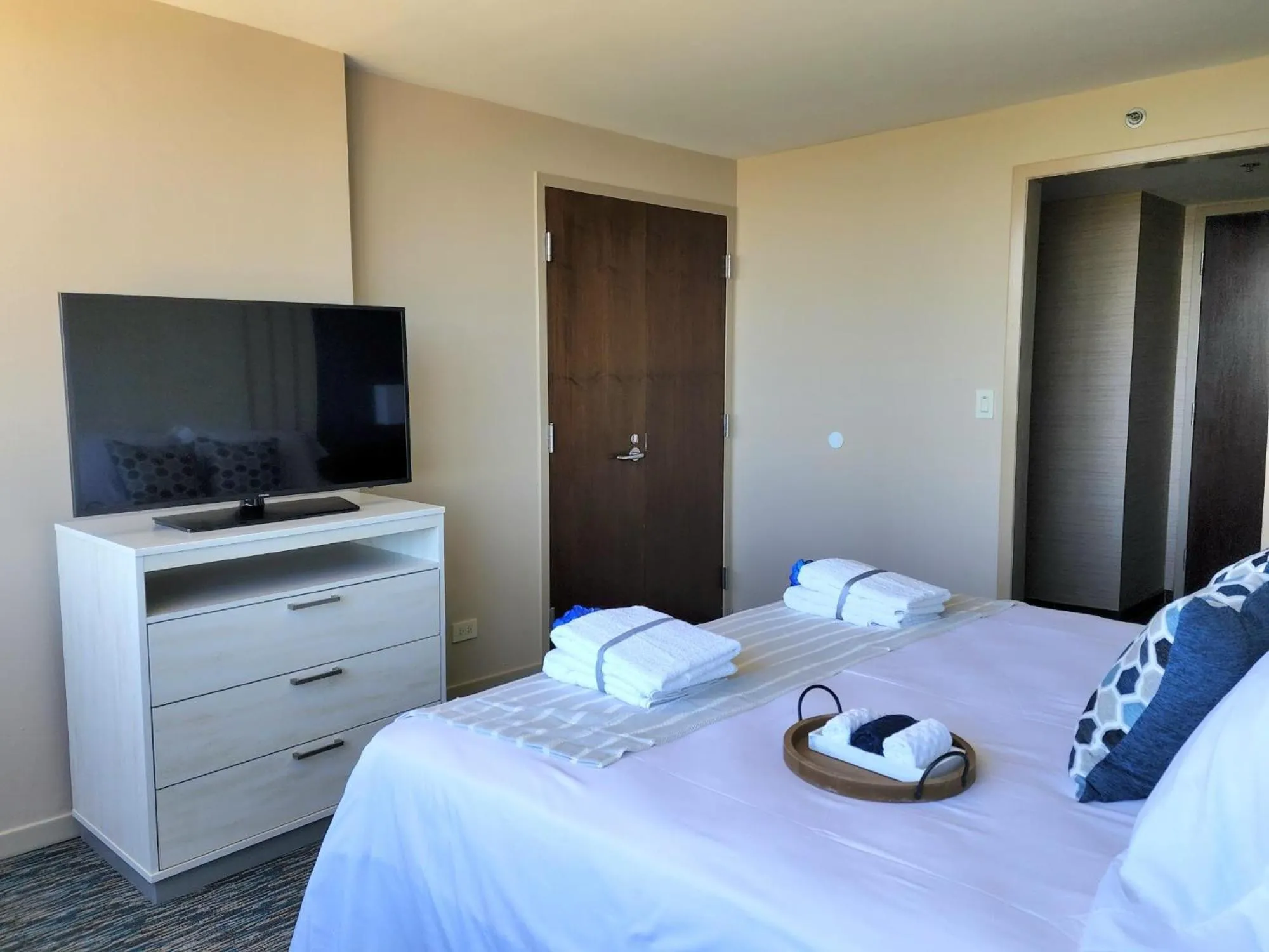 Bed in Illinois Beach Hotel