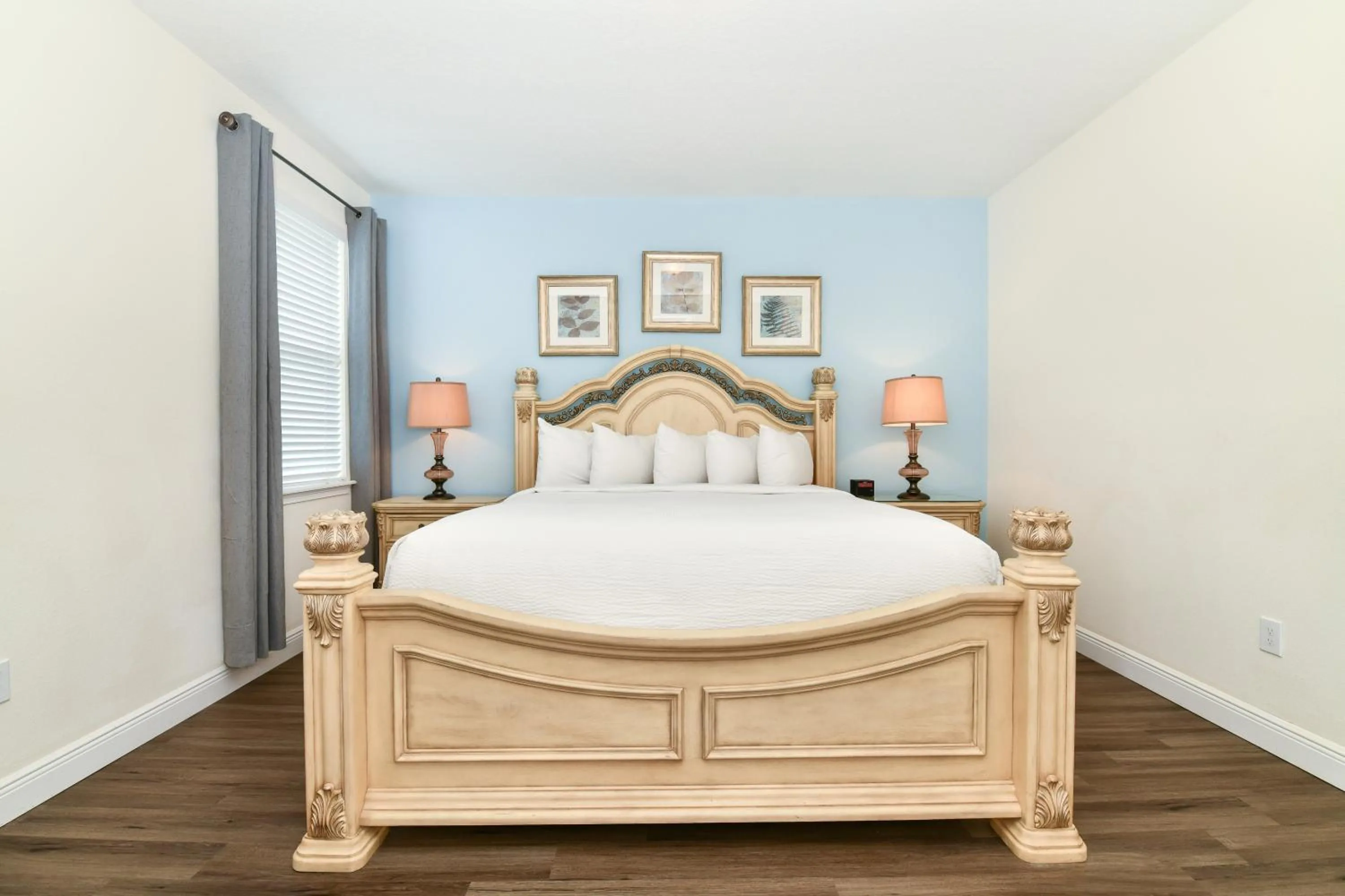 Bed in Encore Resort and Water Park at Reunion by Rentyl