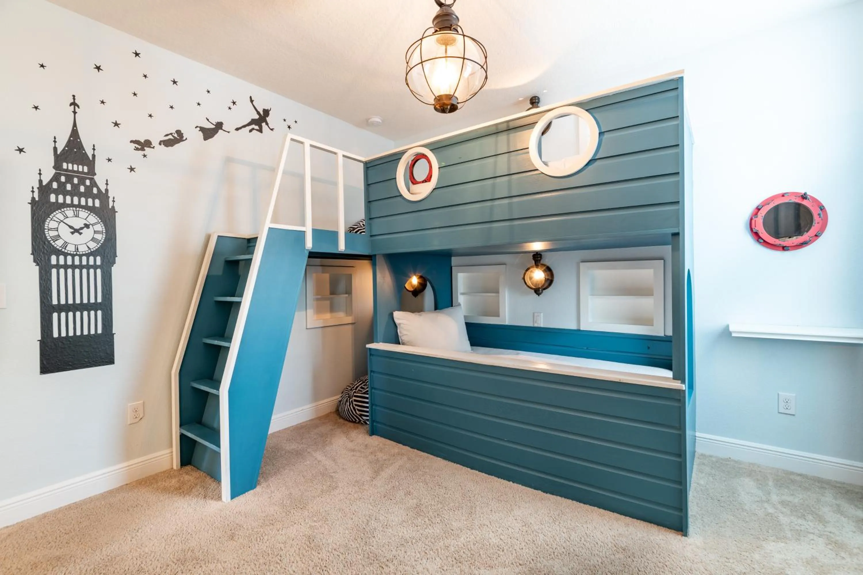 Bed in Encore Resort and Water Park at Reunion by Rentyl