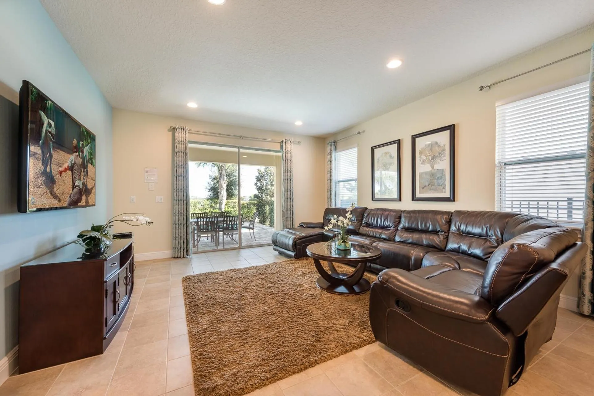 Communal lounge/ TV room in Encore Resort and Water Park at Reunion by Rentyl