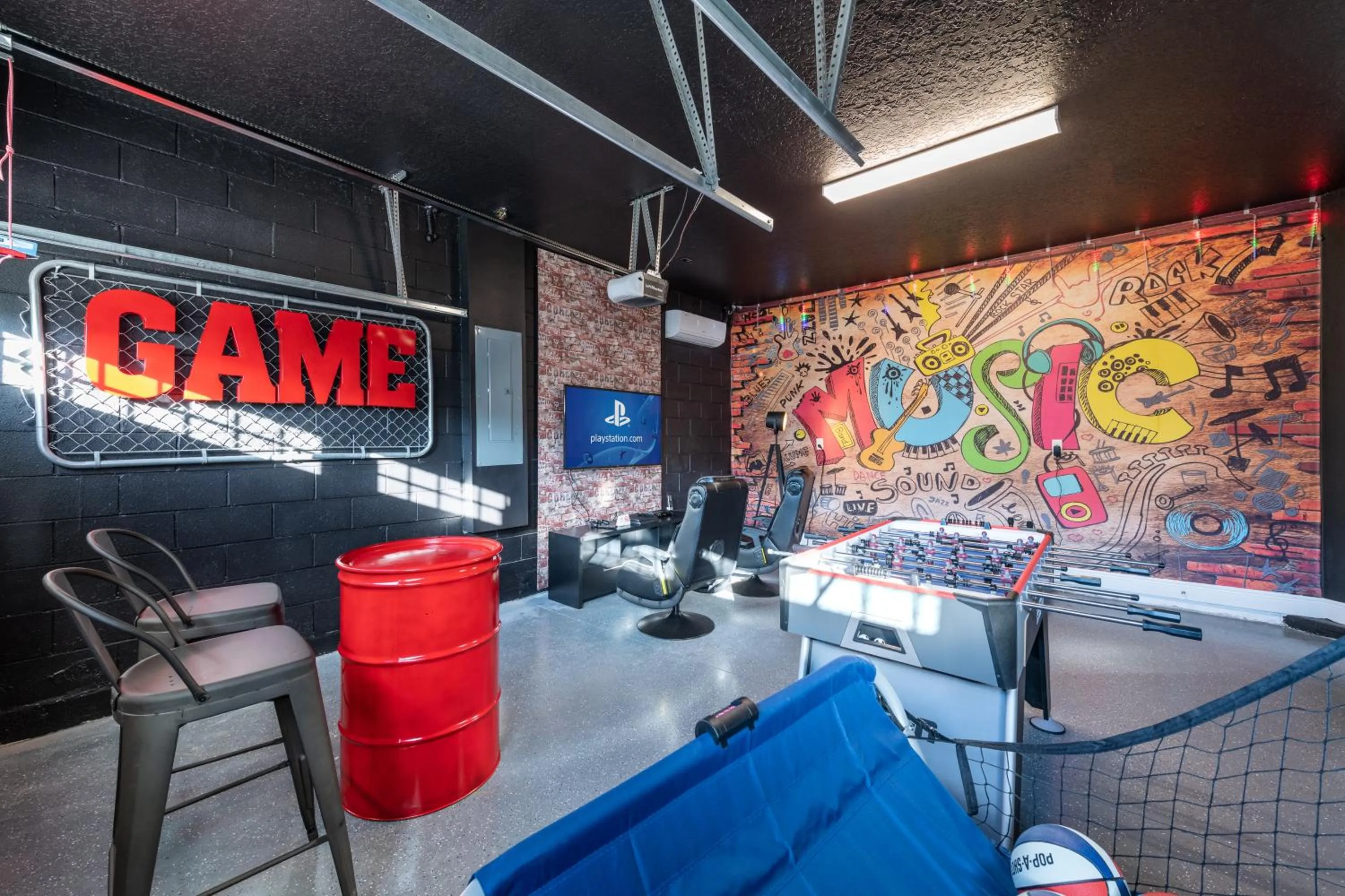 Communal lounge/ TV room in Encore Resort and Water Park at Reunion by Rentyl