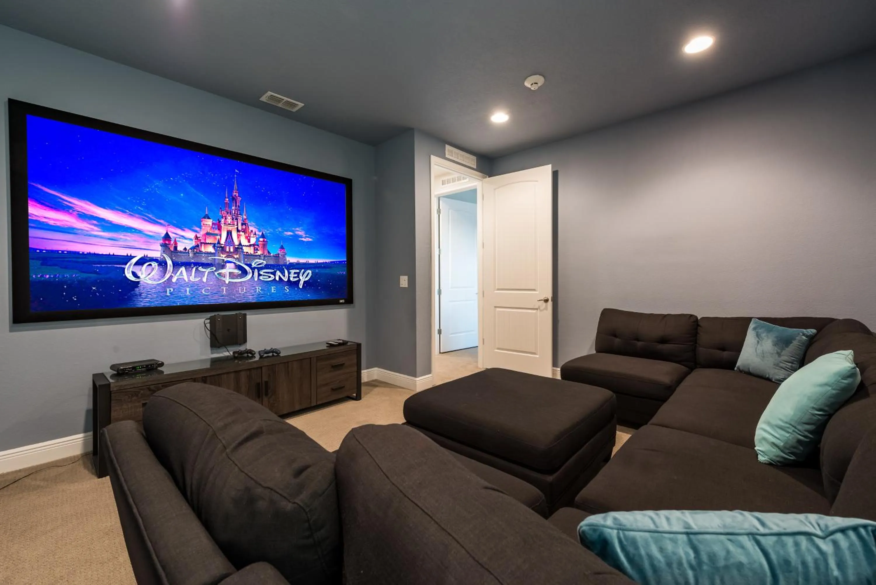 Communal lounge/ TV room in Encore Resort and Water Park at Reunion by Rentyl