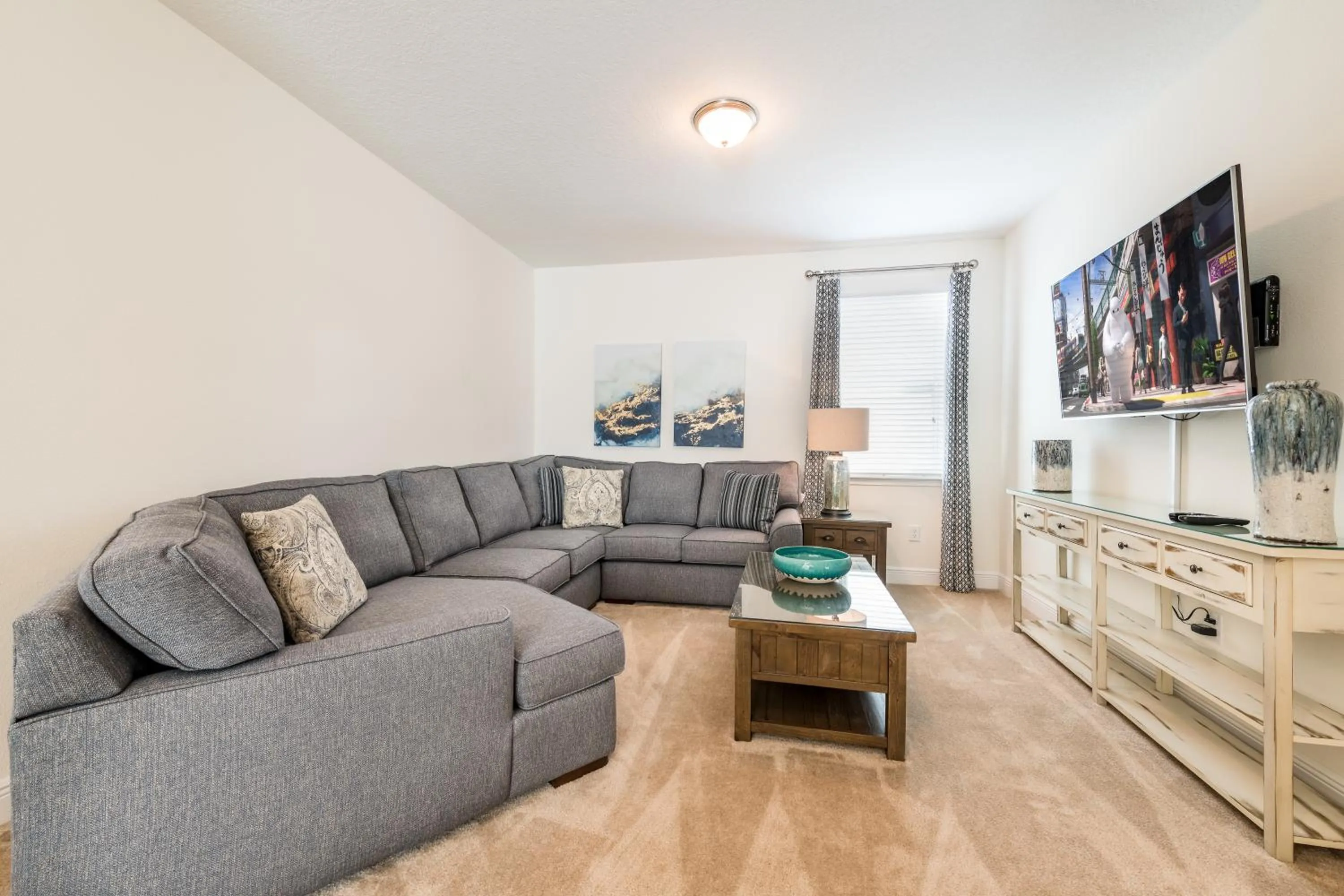 Communal lounge/ TV room in Encore Resort and Water Park at Reunion by Rentyl