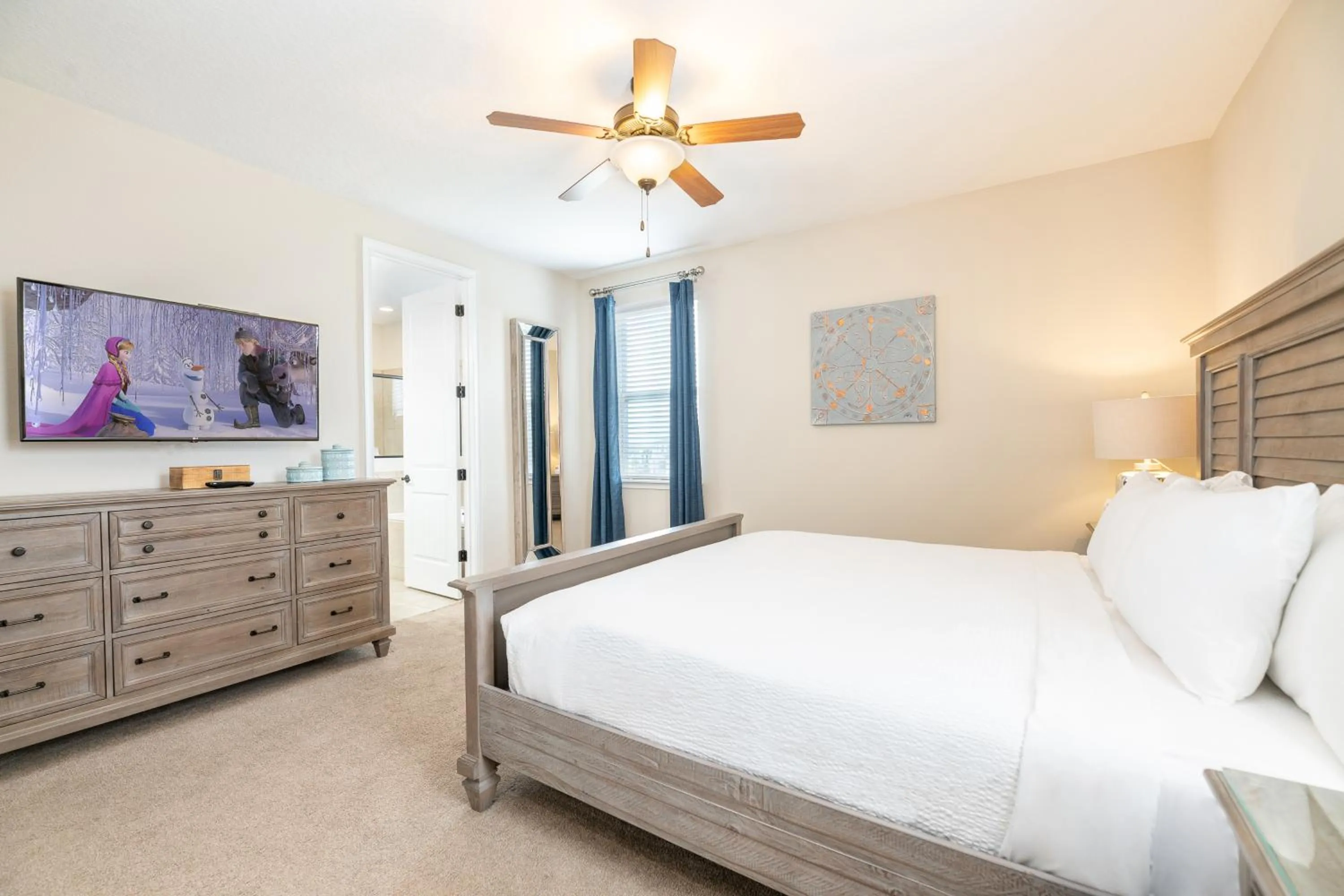 Bed in Encore Resort and Water Park at Reunion by Rentyl