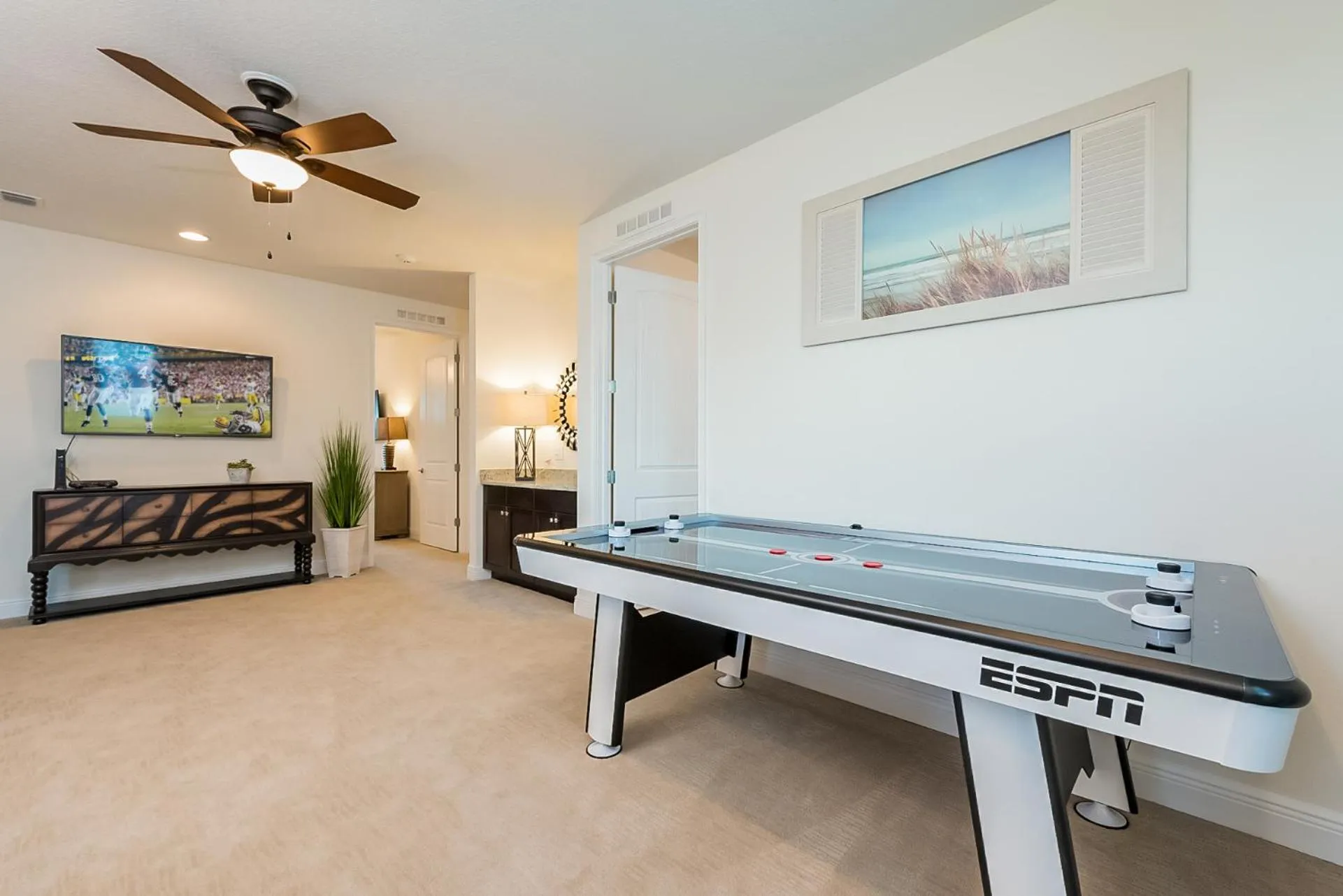 Communal lounge/ TV room in Encore Resort and Water Park at Reunion by Rentyl